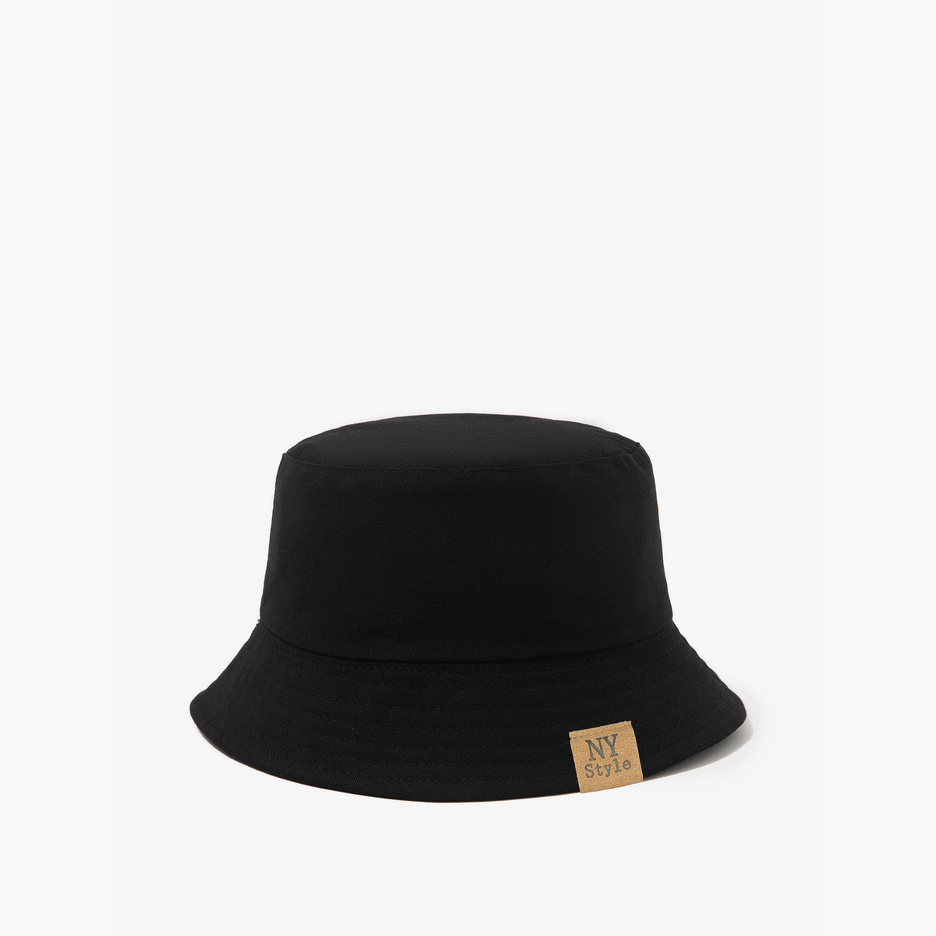 تيك تو - قبعة قطنية سوداء بفتحة دائرية-women-clothingaccessories-capsandhats-image-1