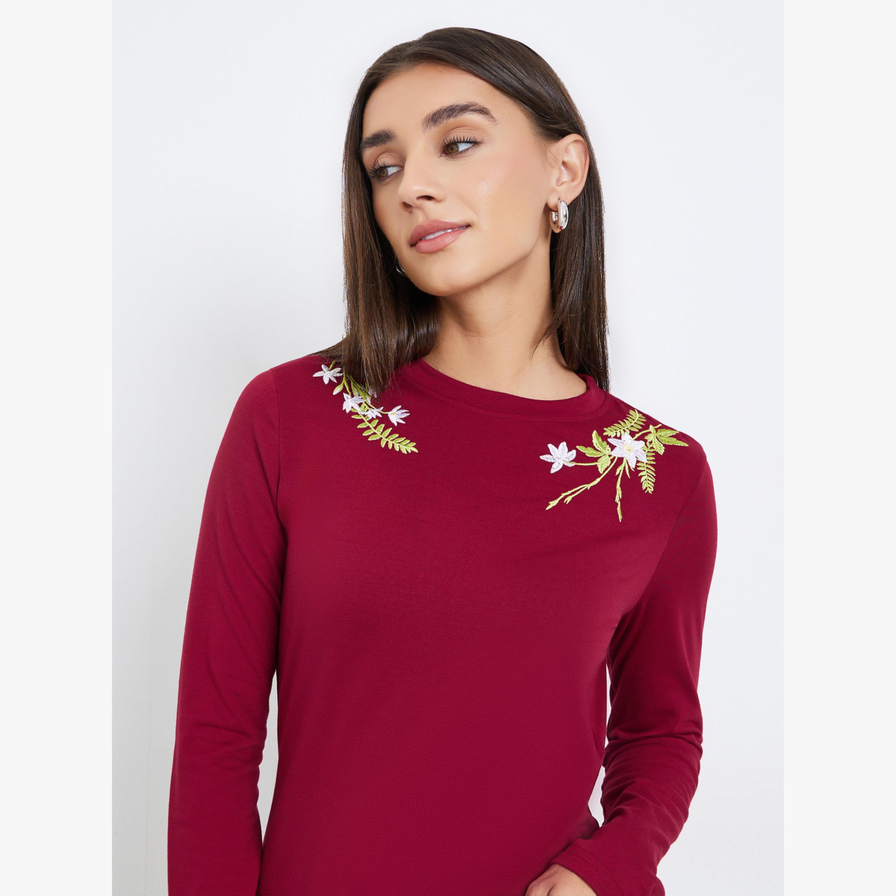 تيشيرت بتفاصيل مُطرّزة وأكمام طويلة-women-clothing-tshirts-image-3