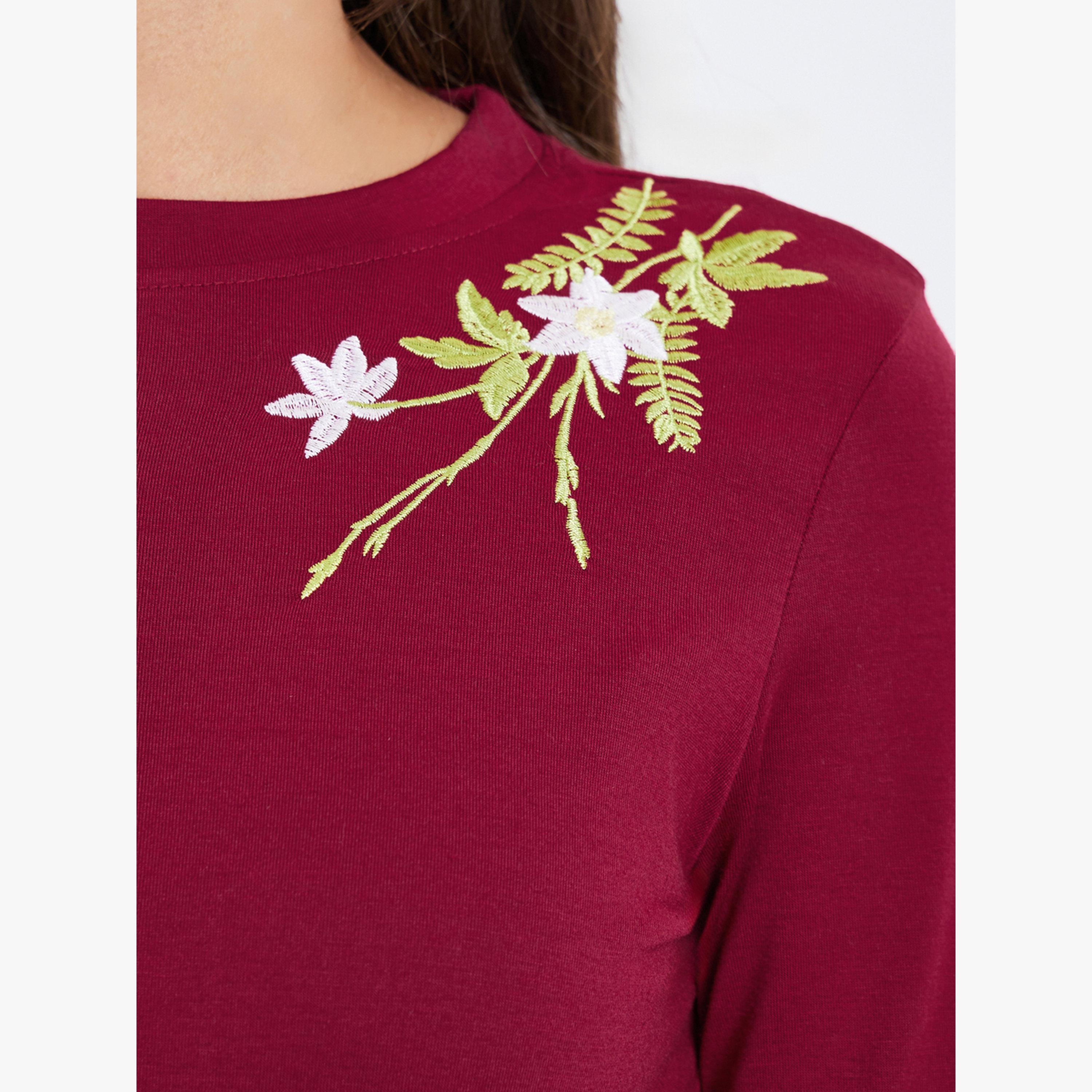 تيشيرت بتفاصيل مُطرّزة وأكمام طويلة-women-clothing-tshirts-image-4