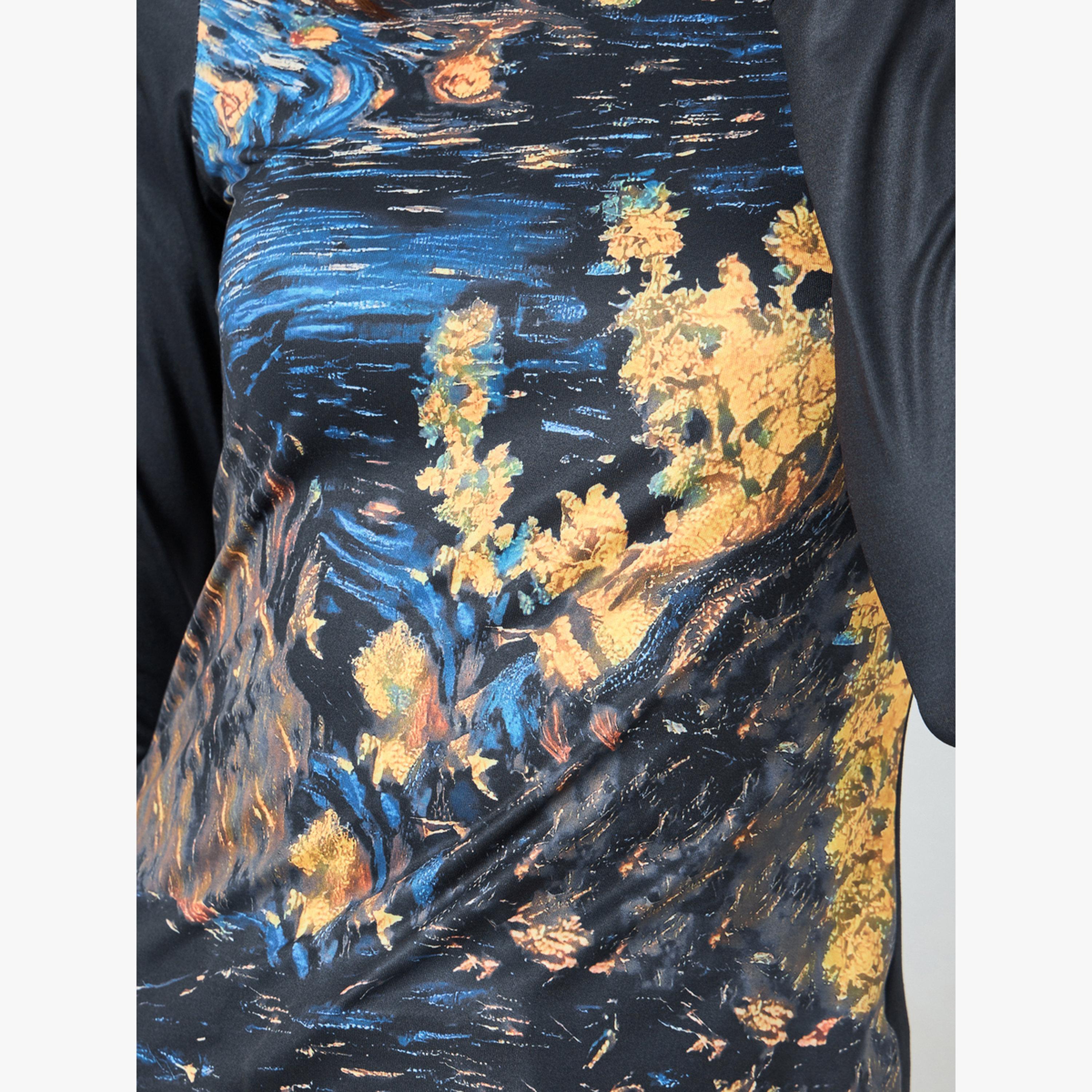 بلوزة بطباعة كتابة بياقة عالية وأكمام طويلة-women-clothing-tshirts-image-3