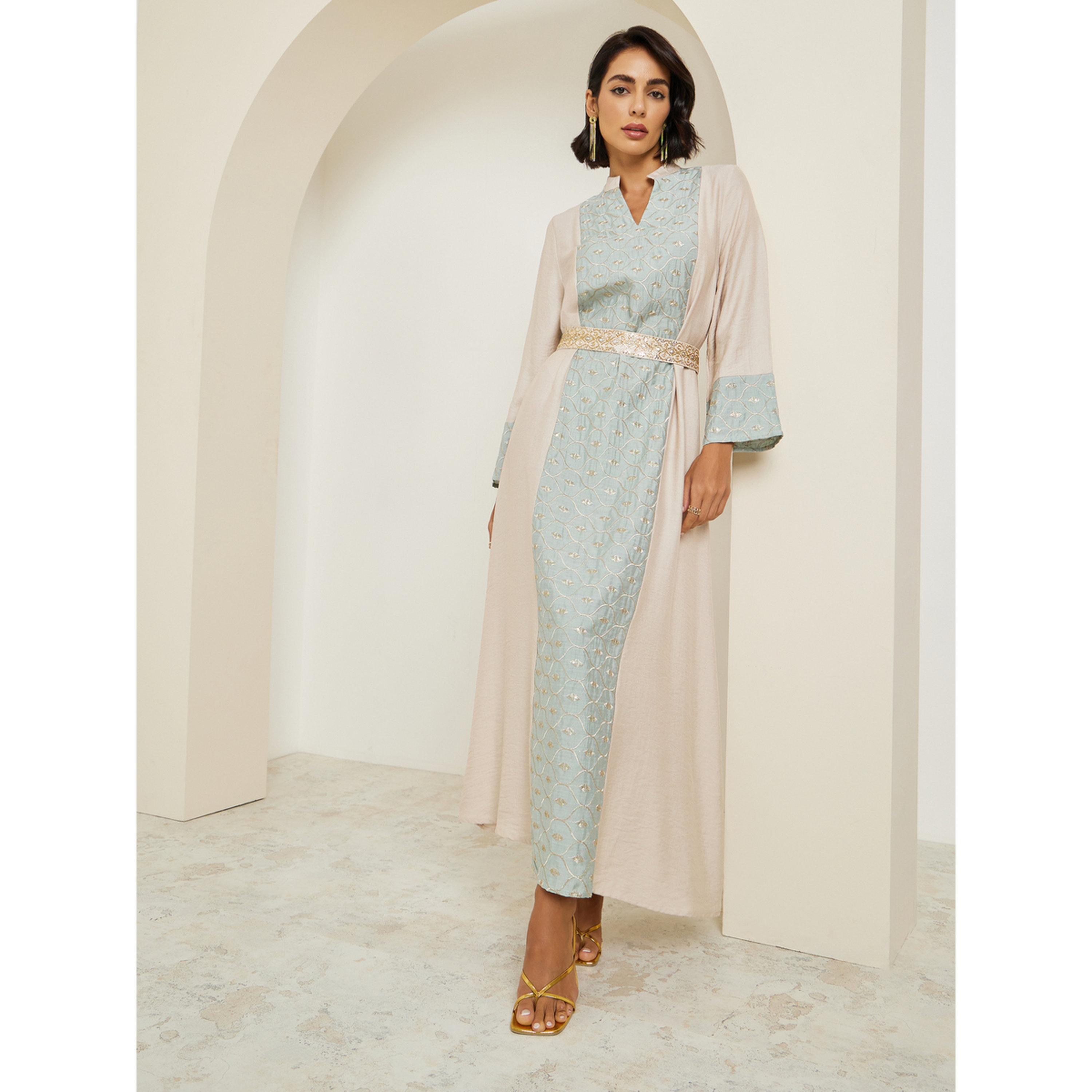 جلابية بحافة واسعة وتفاصيل مُطرّزة-women-arabicclothing-jalabiyas-image-3