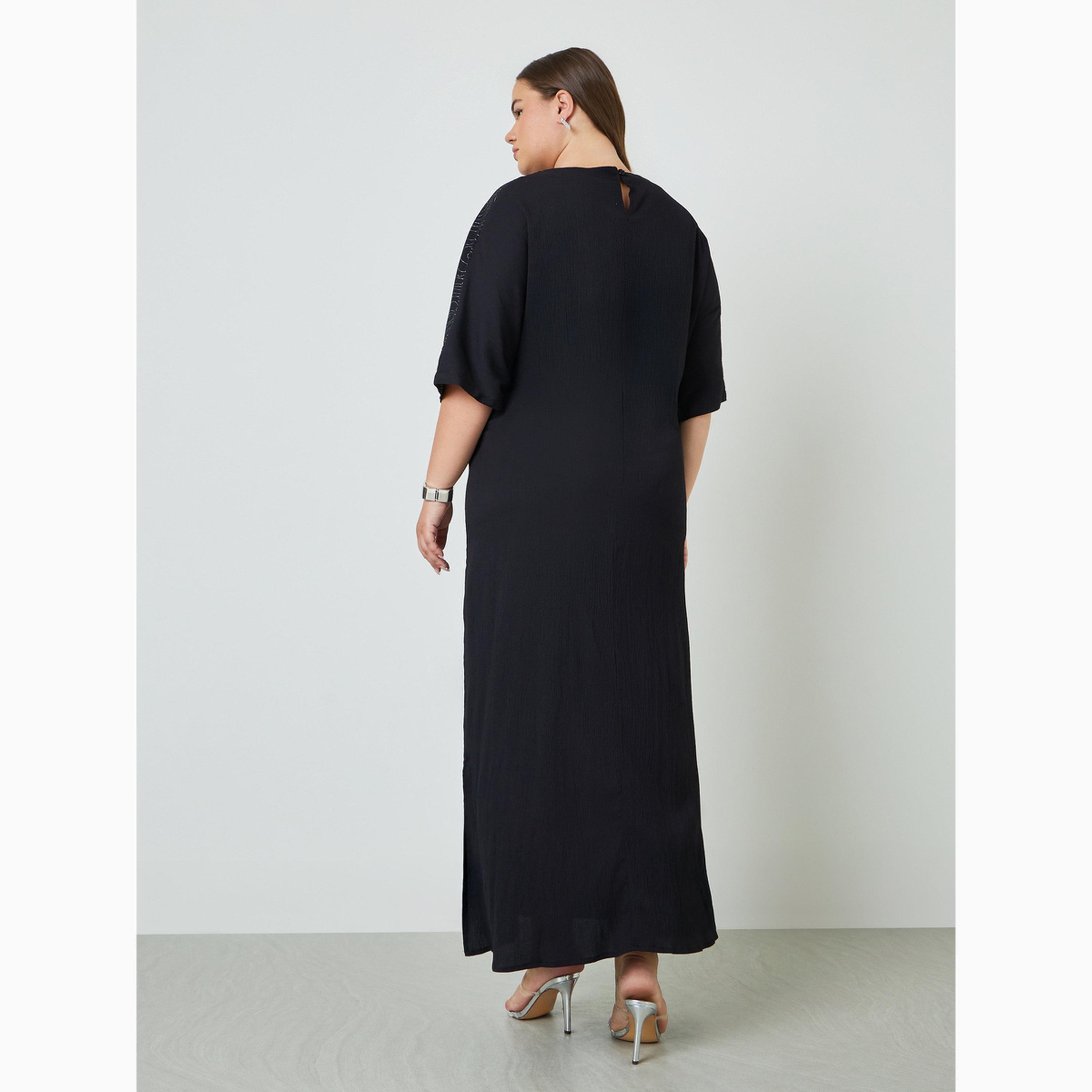 Amirah X Styli Plus Size Glittered Yoke Short Sleeve Jalabiya-women-arabicclothing-jalabiyas-image-4