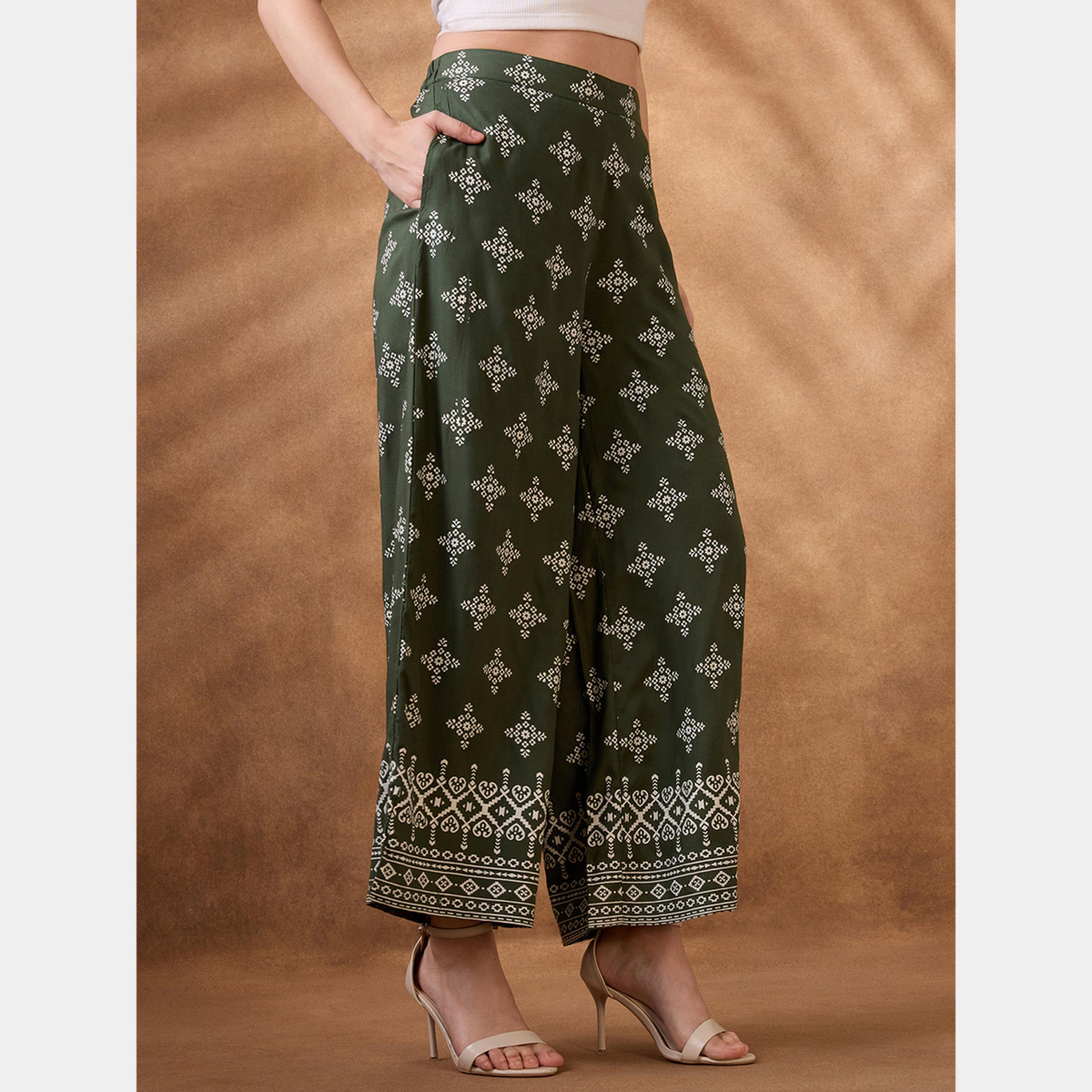 غلوبوص × ستايلي - بنطال نسائي واسع الساق بطبعة عرقية خضراء-women-clothing-bottoms-trousers-image-4