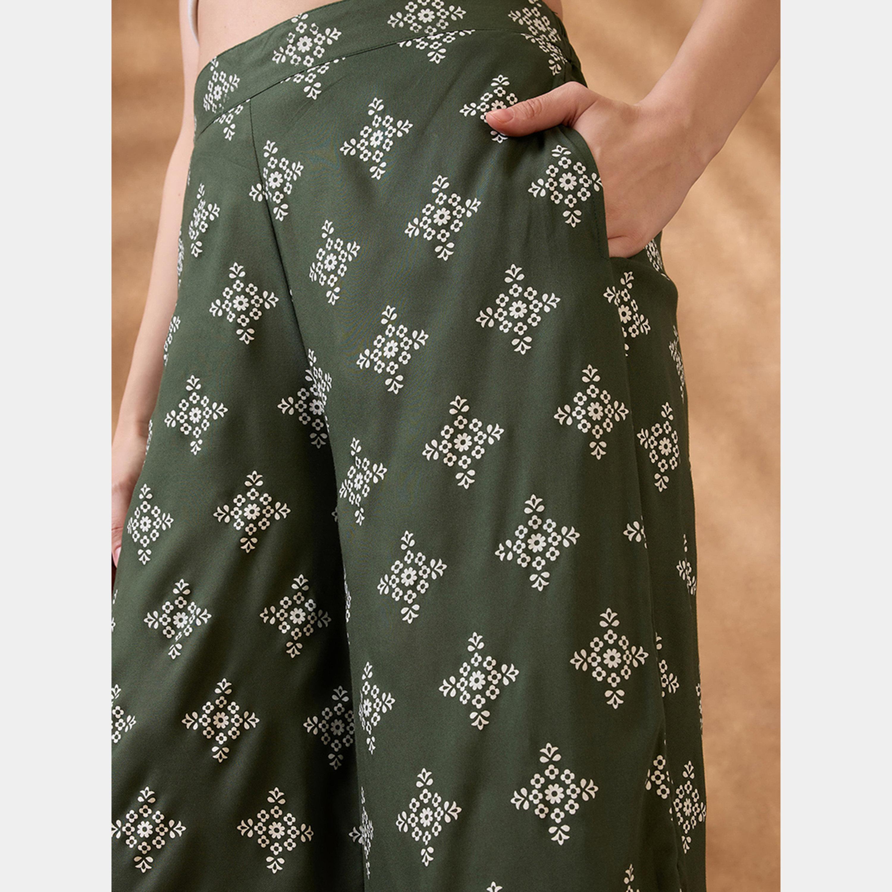 غلوبوص × ستايلي - بنطال نسائي واسع الساق بطبعة عرقية خضراء-women-clothing-bottoms-trousers-image-6