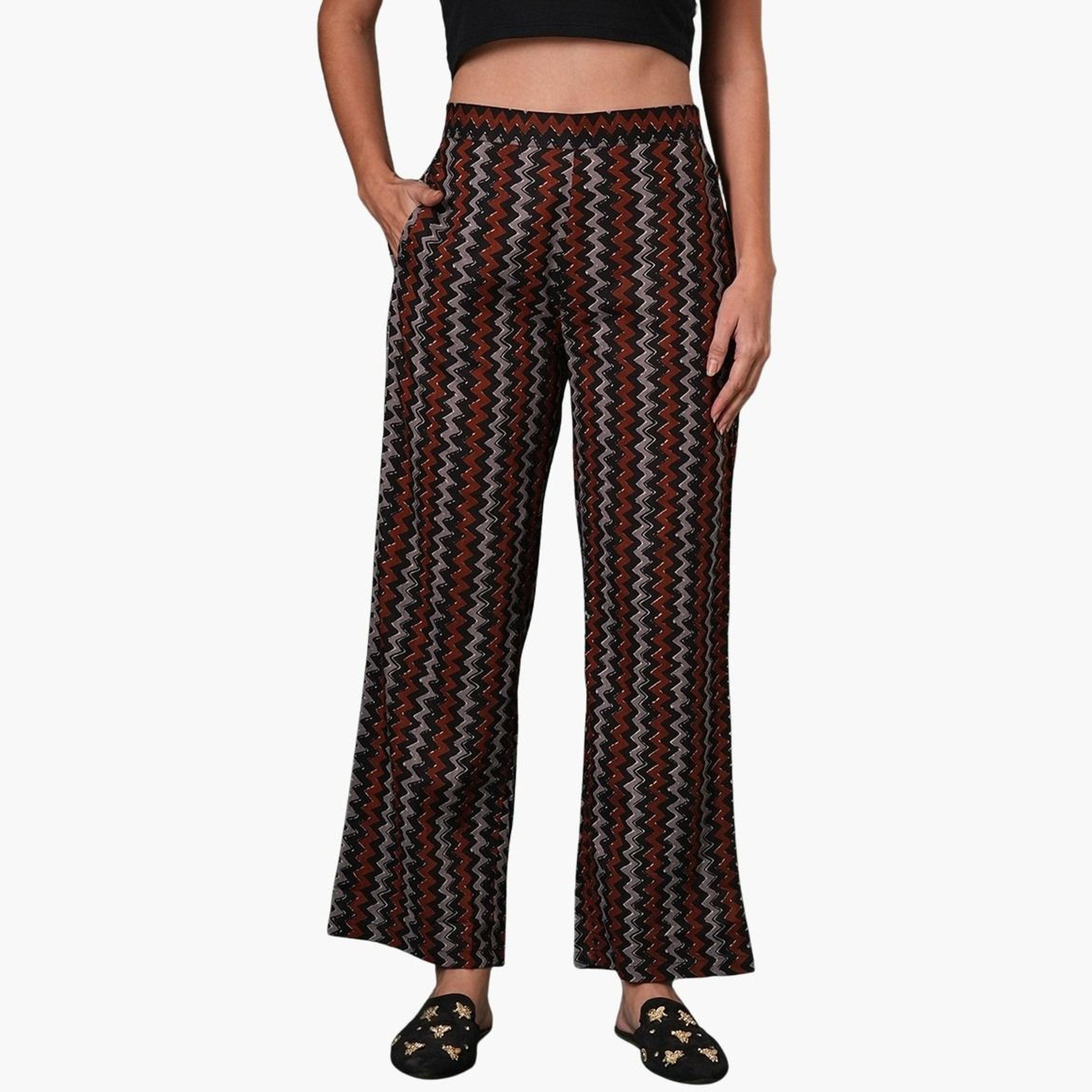 غلوبوس × ستايلي - بنطال قطني أسود بقصّة مستقيمة وطبعة شيفرون للنساء-women-clothing-bottoms-trousers-image-1
