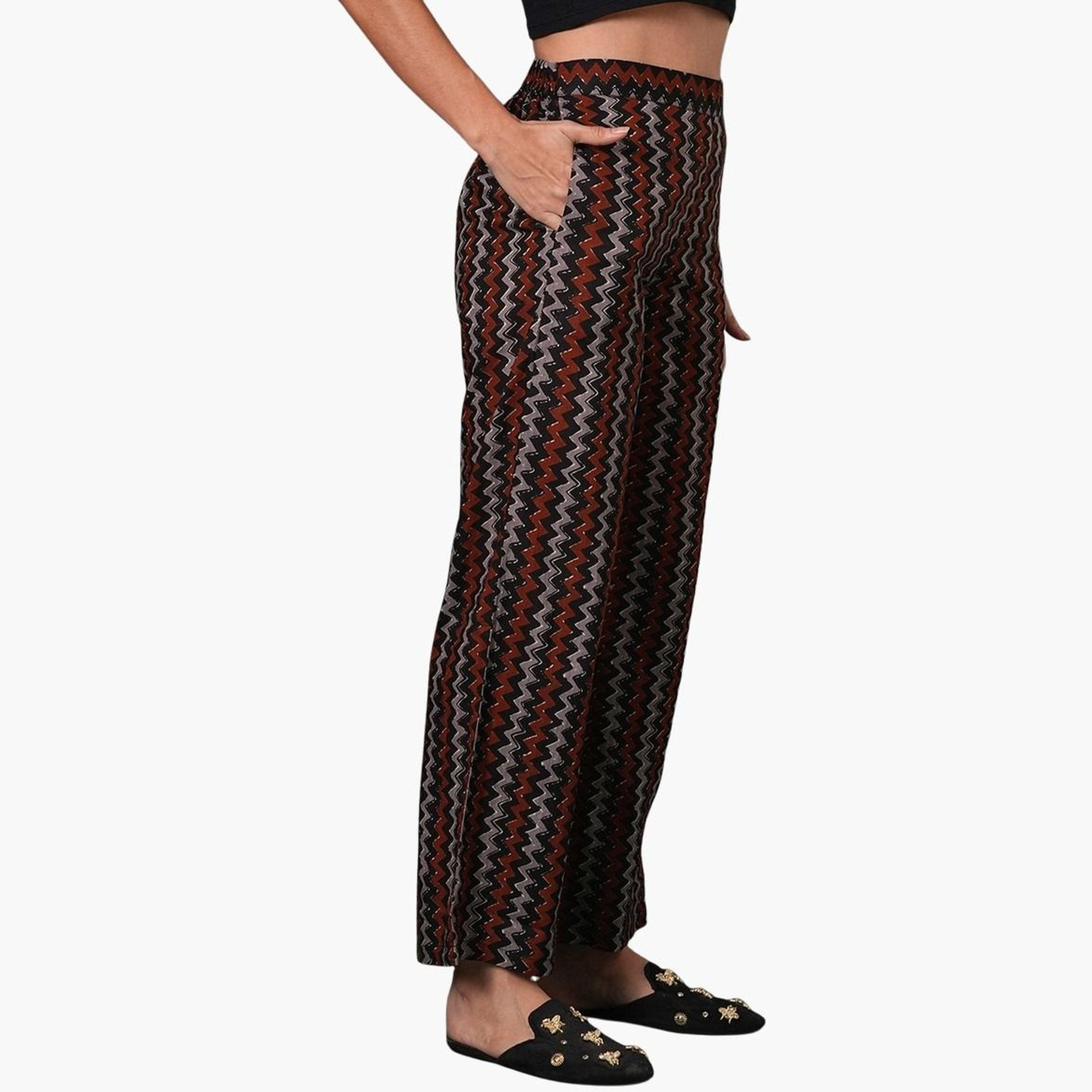 غلوبوس × ستايلي - بنطال قطني أسود بقصّة مستقيمة وطبعة شيفرون للنساء-women-clothing-bottoms-trousers-image-3