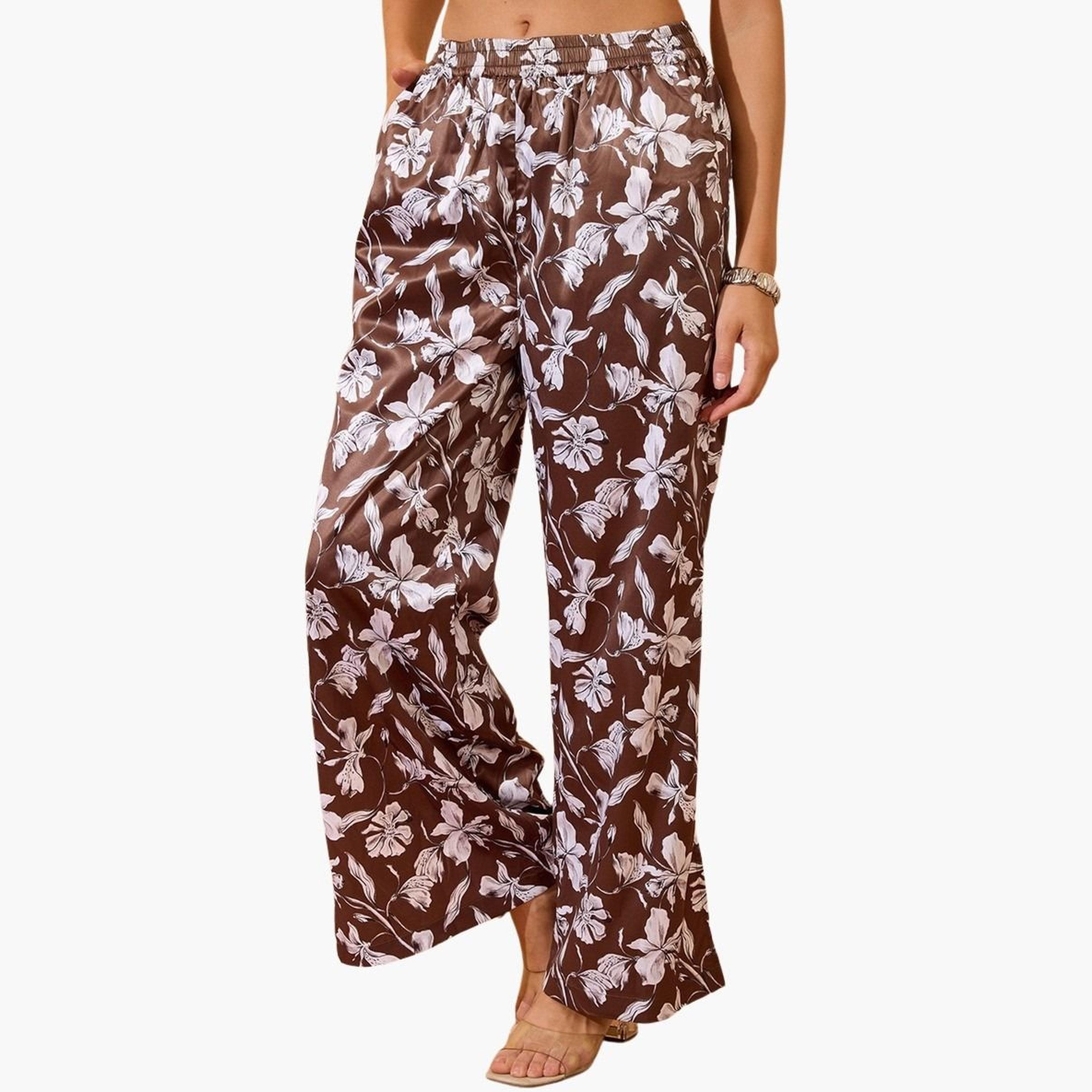 غلوبوس × ستايلي - بنطال ساتان واسع الساق نقشة زهور باللون البني للنساء-women-clothing-bottoms-trousers-image-4