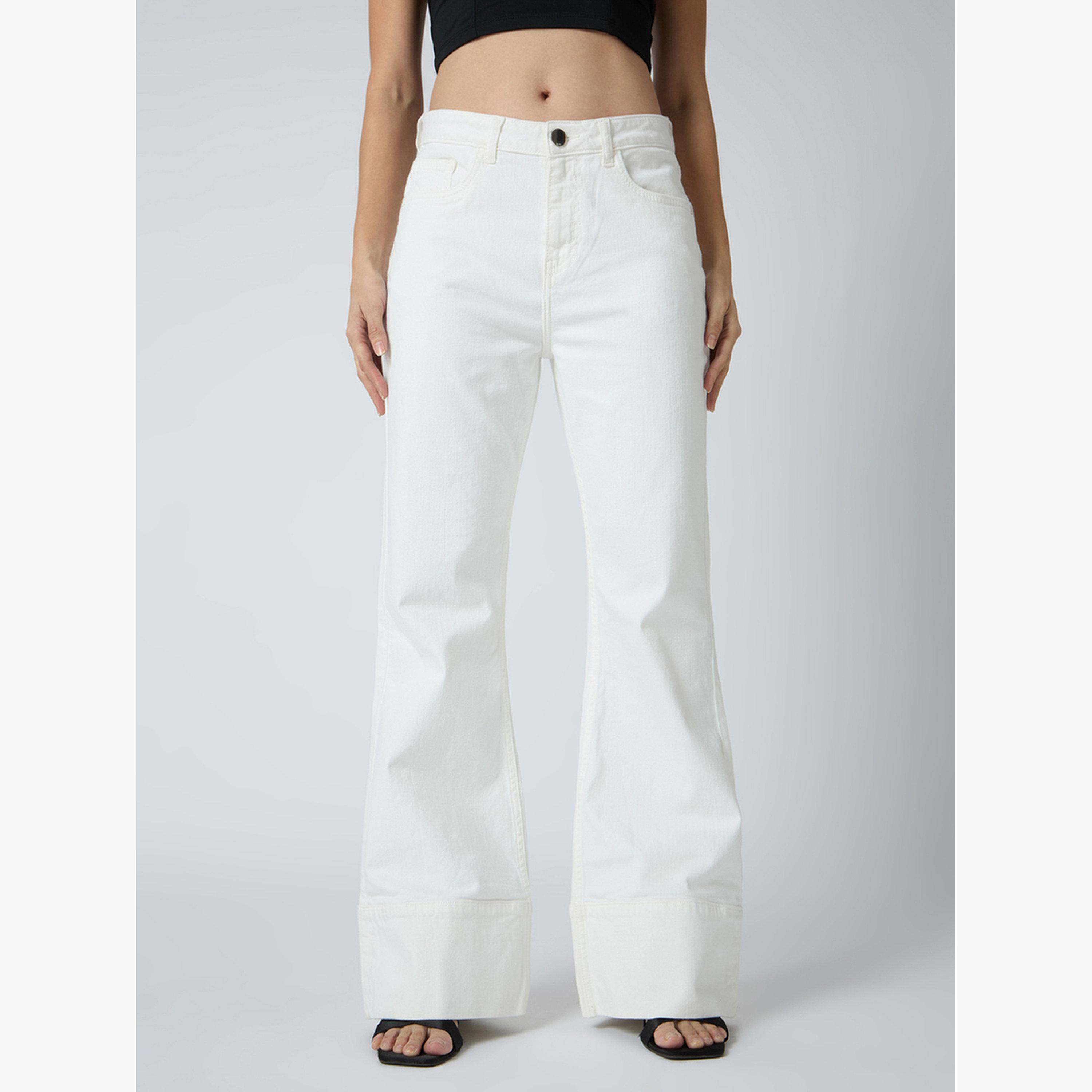 غلوبوس × ستايلي - بنطال جينز أبيض من القطن المرن بقصّة بوت كات للنساء-women-clothing-bottoms-jeans-image-1