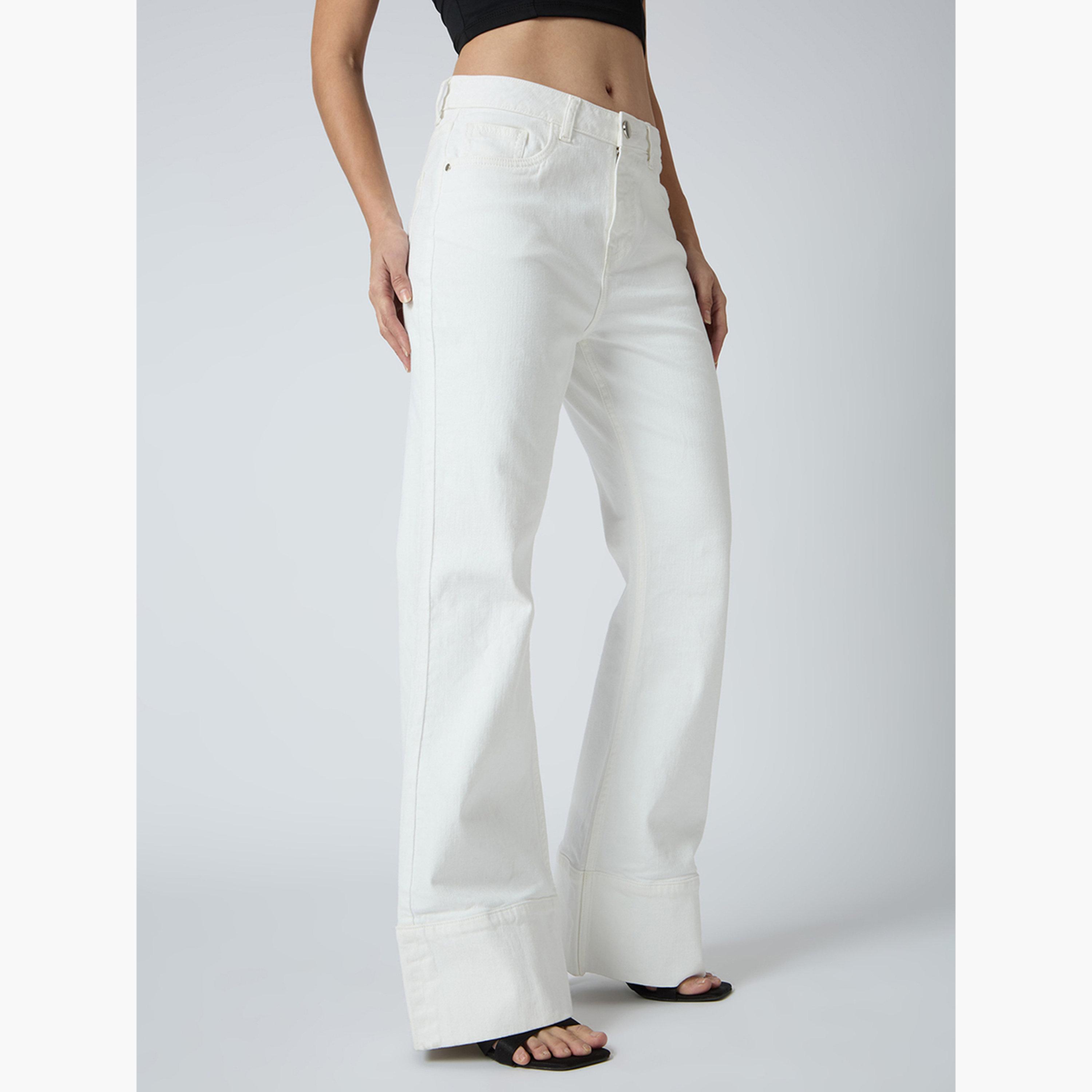 غلوبوس × ستايلي - بنطال جينز أبيض من القطن المرن بقصّة بوت كات للنساء-women-clothing-bottoms-jeans-image-3