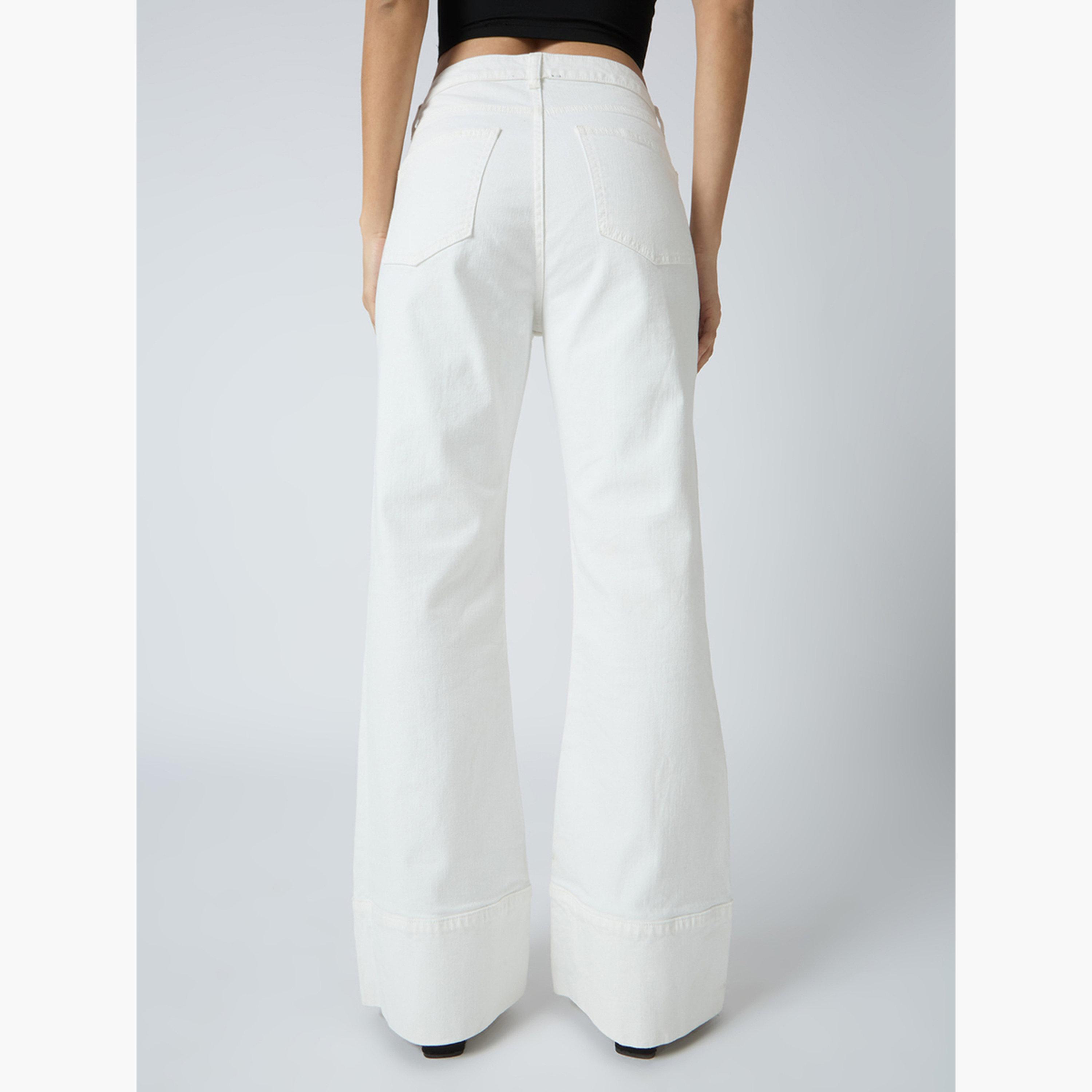 غلوبوس × ستايلي - بنطال جينز أبيض من القطن المرن بقصّة بوت كات للنساء-women-clothing-bottoms-jeans-image-5