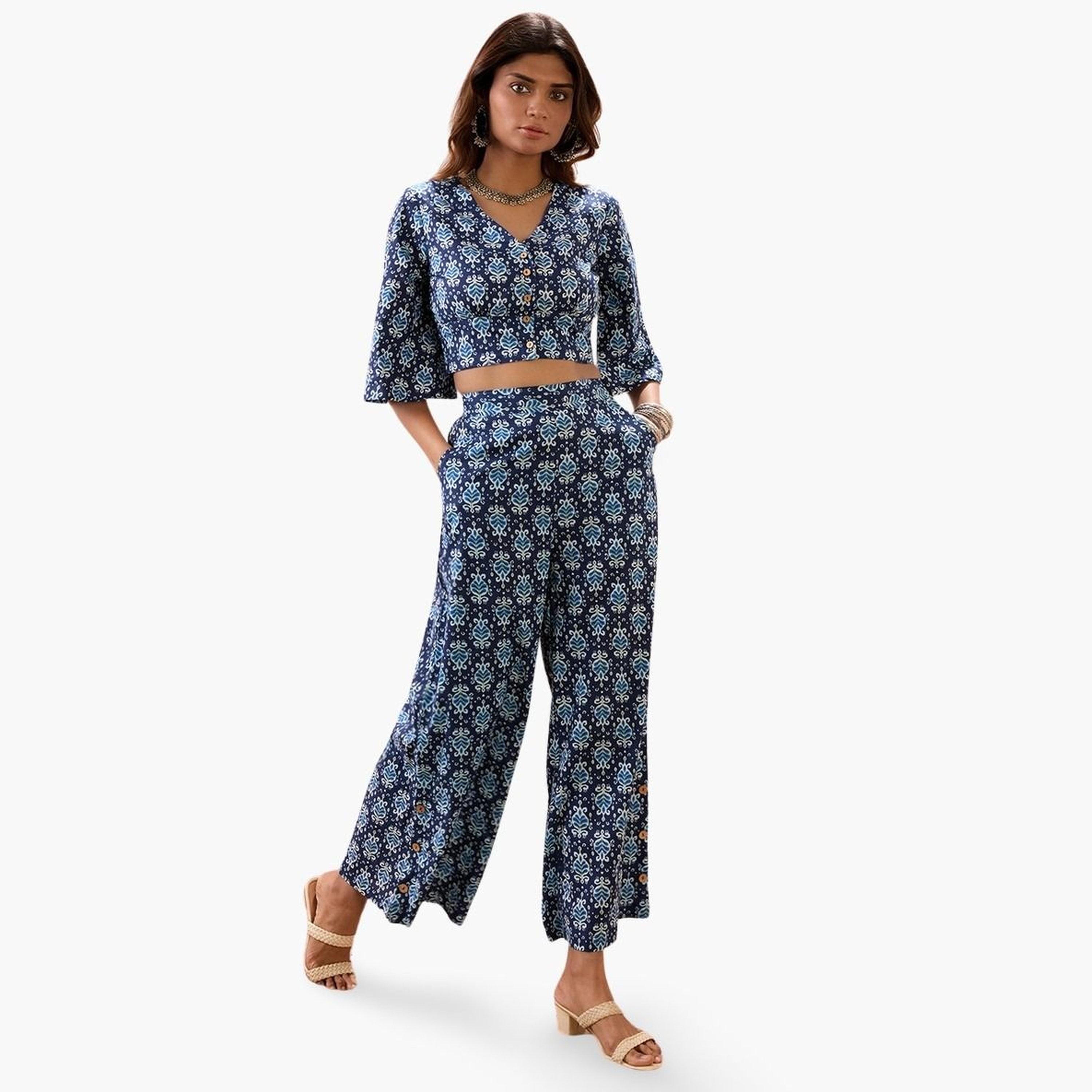 غلوبوص × ستايلي - بلوزة قصيرة بأكمام واسعة وطبعة عرقية مع بنطال-women-clothing-coordsets-image-1