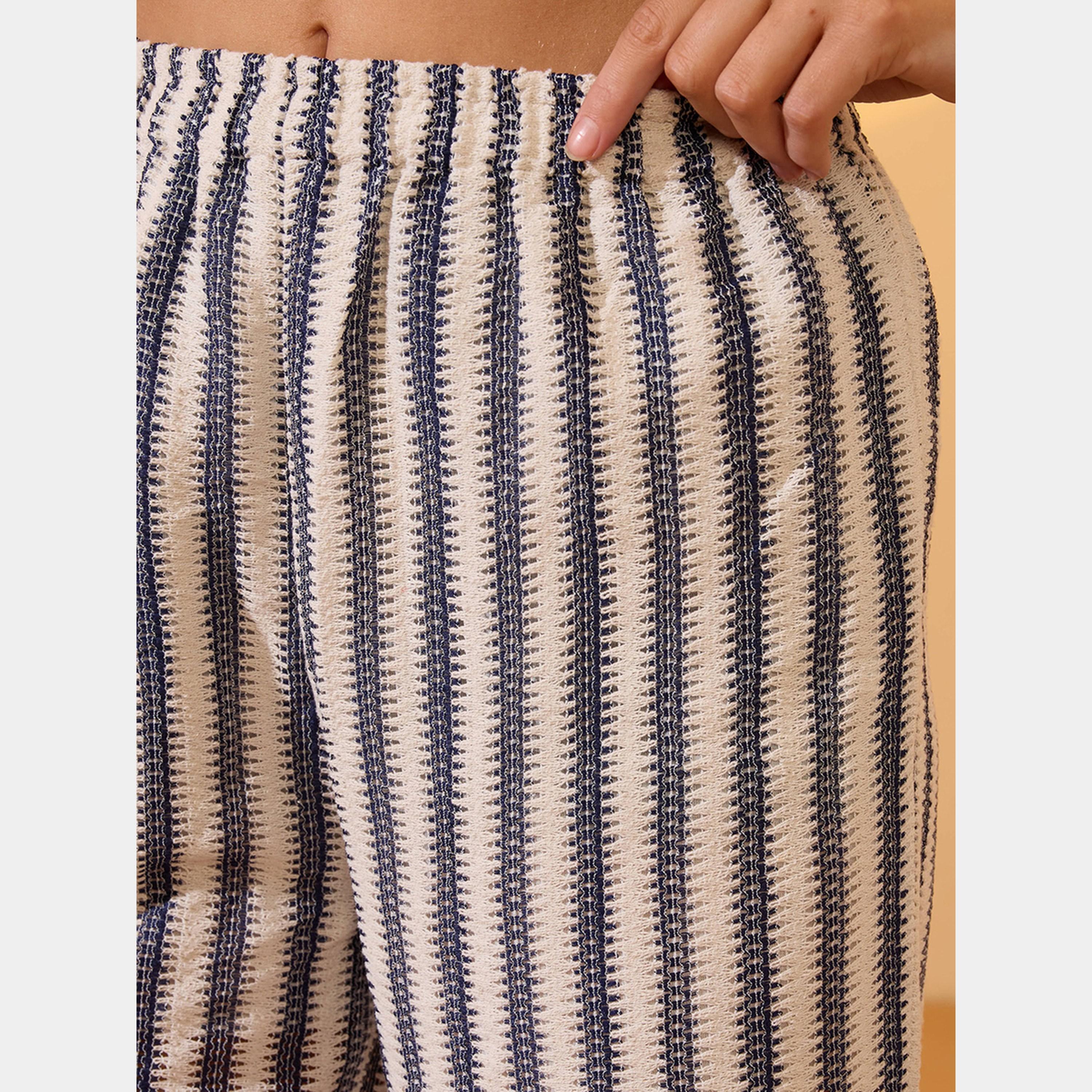 غلوبوص × ستايلي - بلوزة قصيرة مخططة لون اوف وايت مع بنطال-women-clothing-coordsets-image-5