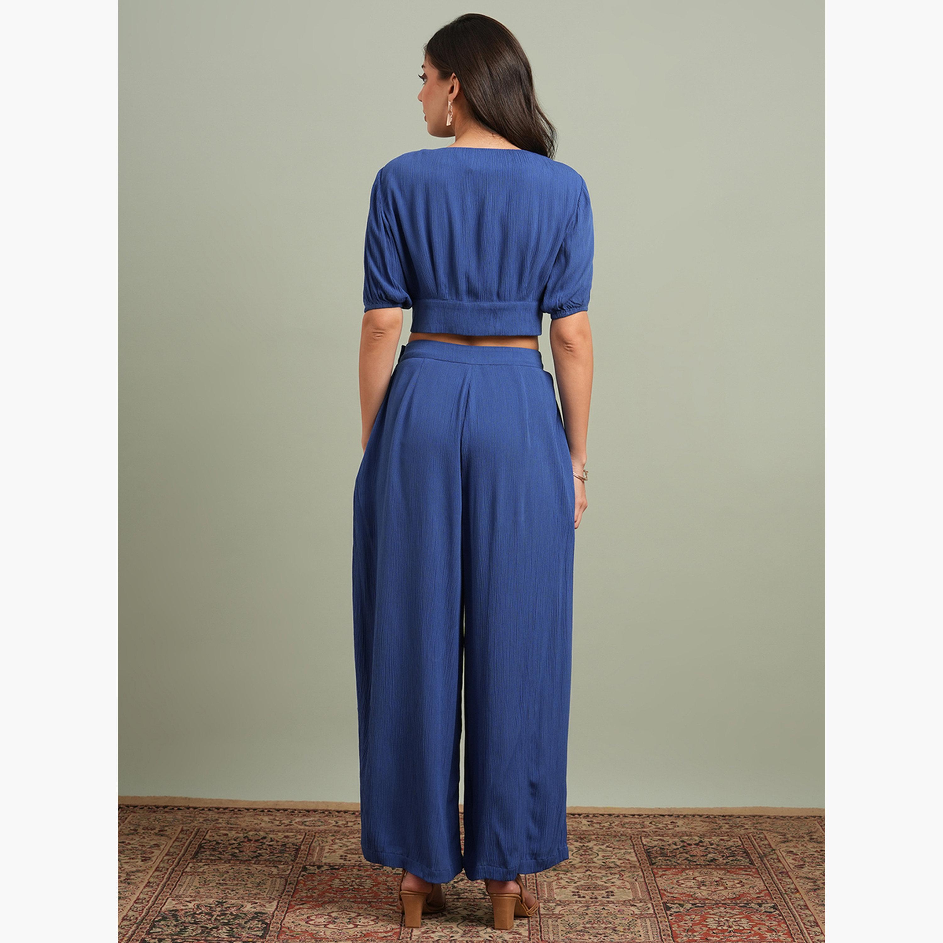 غلوبوص × ستايلي - بلوزة قصيرة رقبة حرف V وتفاصيل أزرار وبنطال واسع الساق-women-clothing-coordsets-image-3