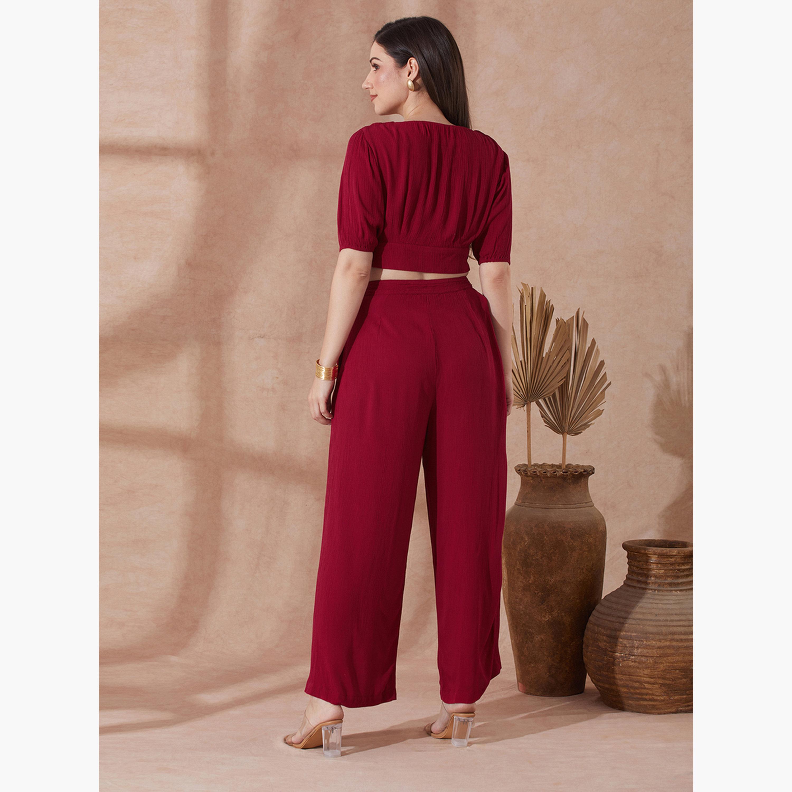 غلوبوص × ستايلي - بلوزة قصيرة رقبة حرف V وتفاصيل أزرار وبنطال واسع الساق-women-clothing-coordsets-image-3