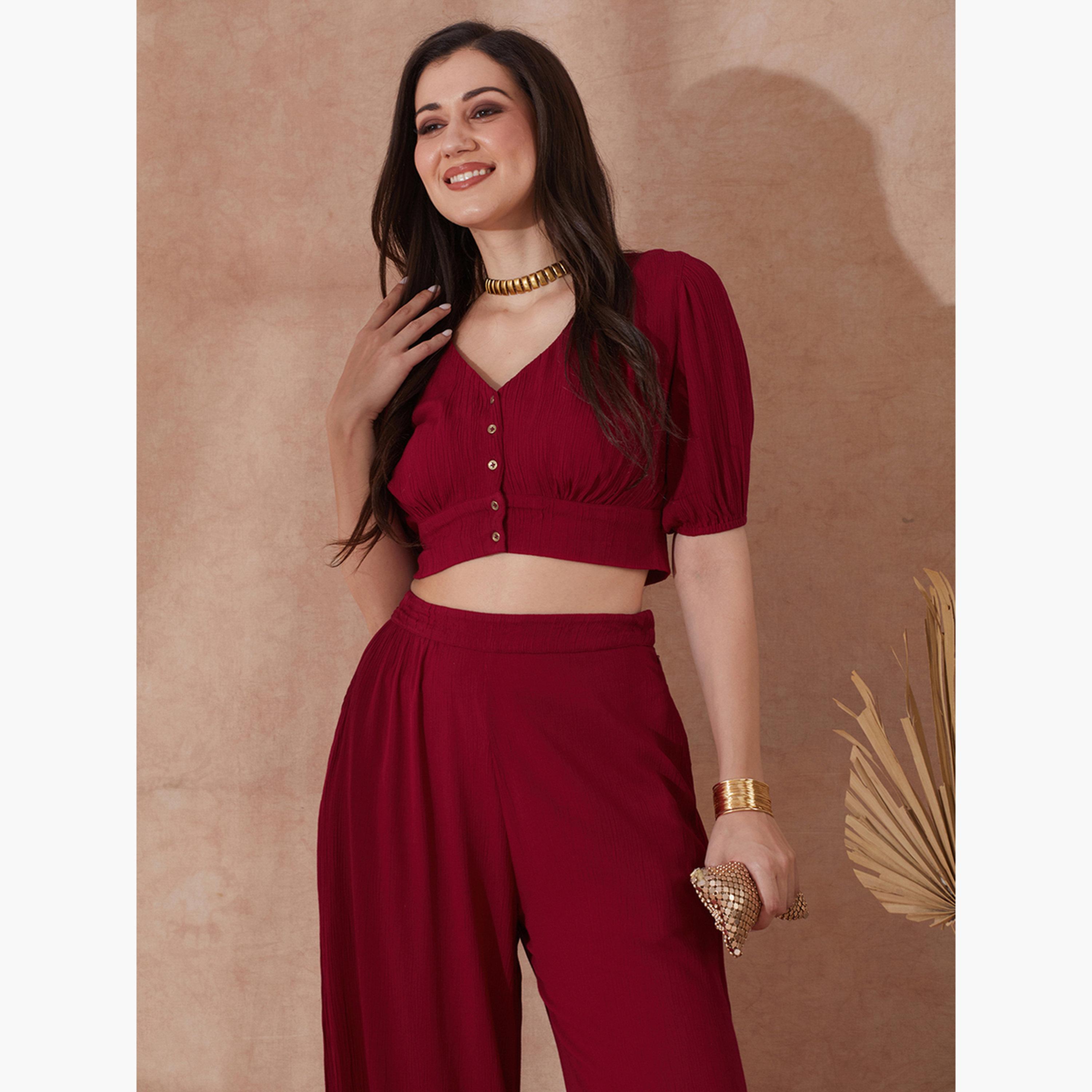 غلوبوص × ستايلي - بلوزة قصيرة رقبة حرف V وتفاصيل أزرار وبنطال واسع الساق-women-clothing-coordsets-image-4