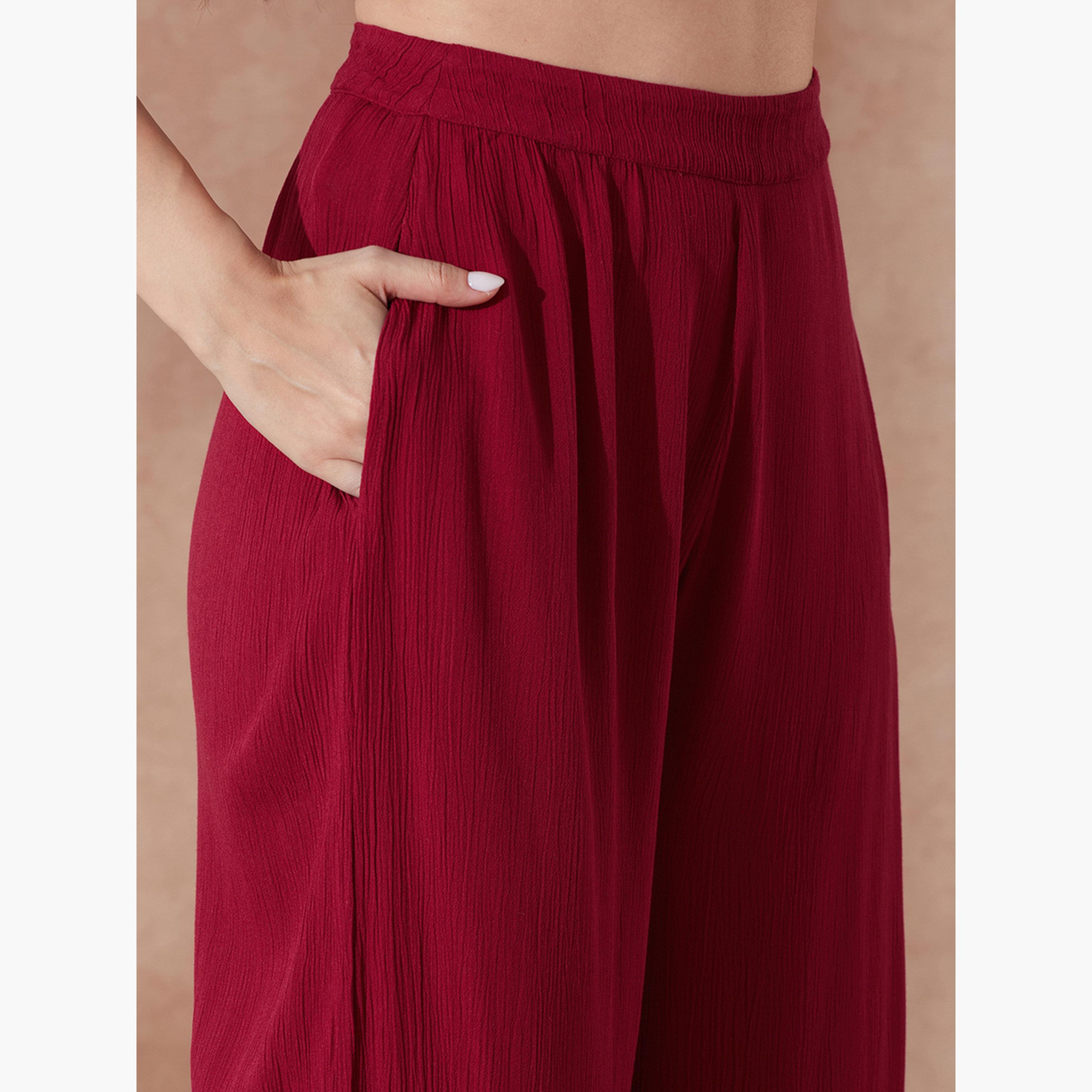 غلوبوص × ستايلي - بلوزة قصيرة رقبة حرف V وتفاصيل أزرار وبنطال واسع الساق-women-clothing-coordsets-image-5