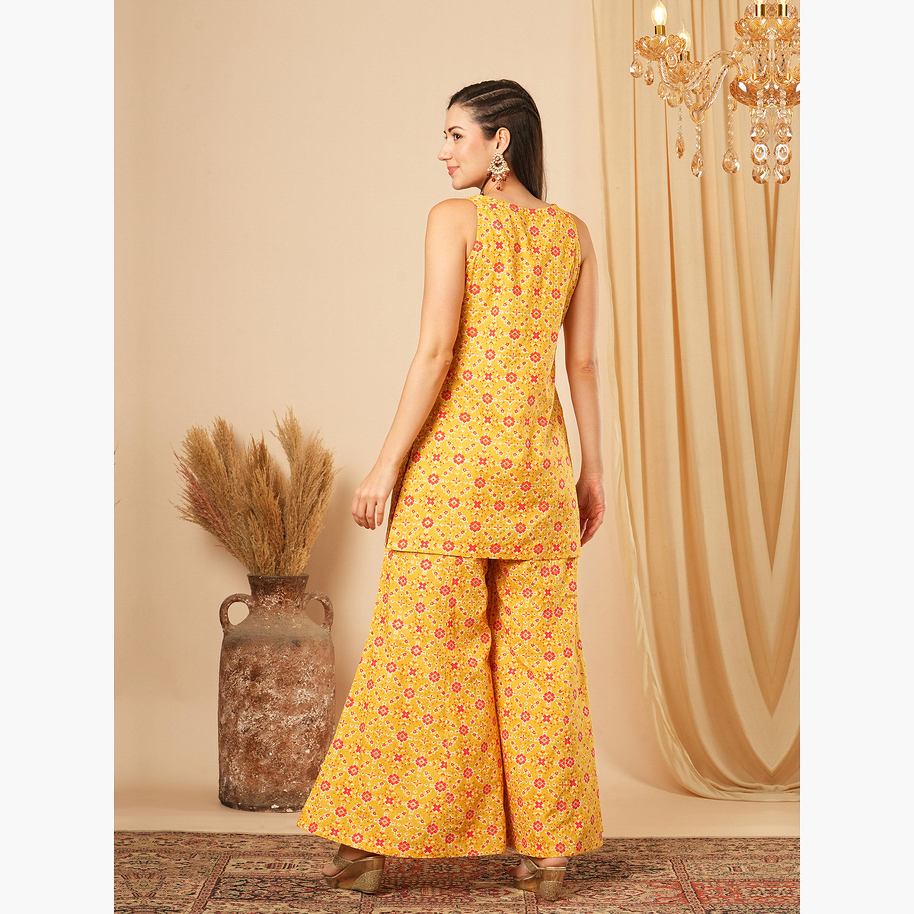 غلوبوص × ستايلي - ملابس احتفالية بنطال بالازو وبلوزة زاري مطرز بنقشة هندسية-women-clothing-coordsets-image-3