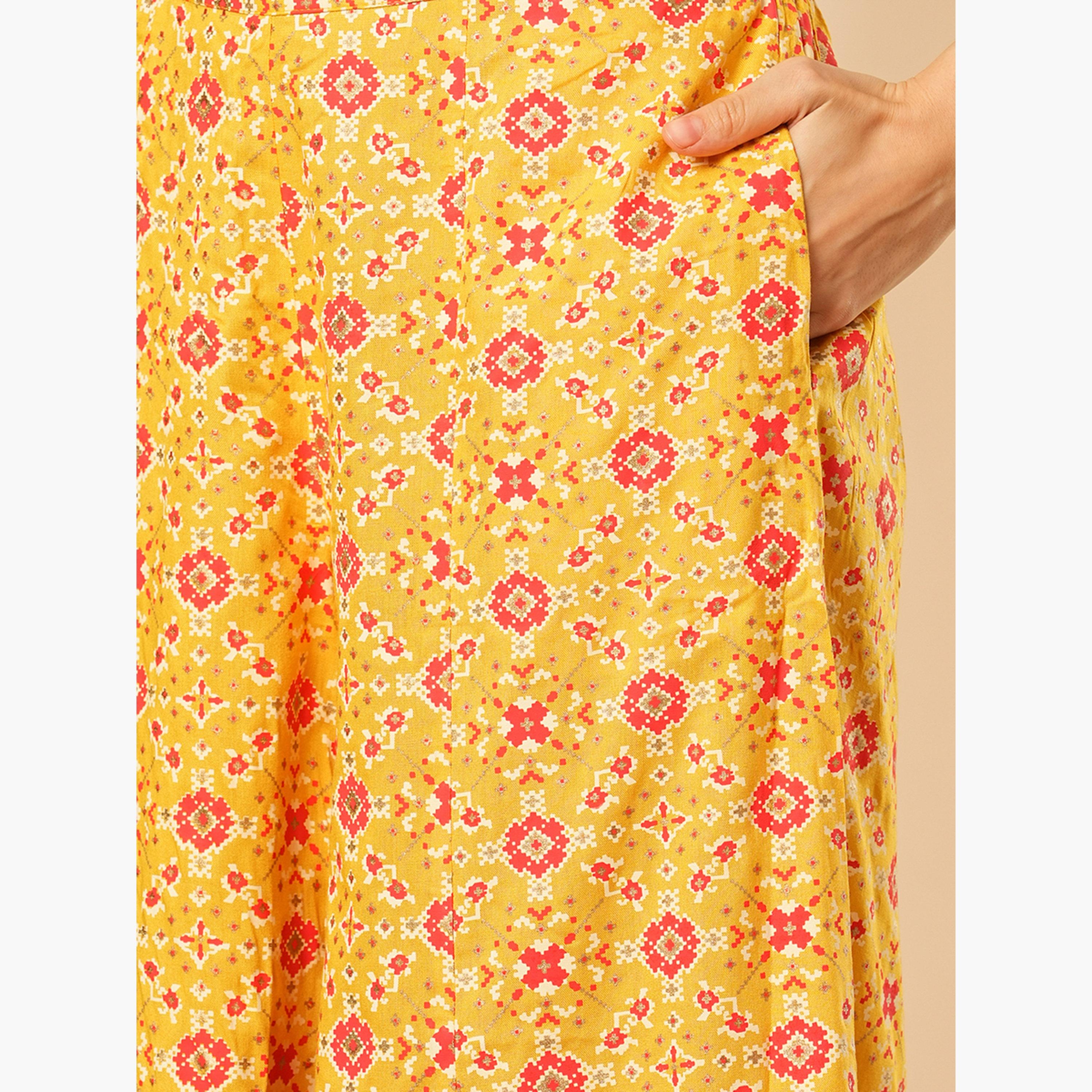 غلوبوص × ستايلي - ملابس احتفالية بنطال بالازو وبلوزة زاري مطرز بنقشة هندسية-women-clothing-coordsets-image-5