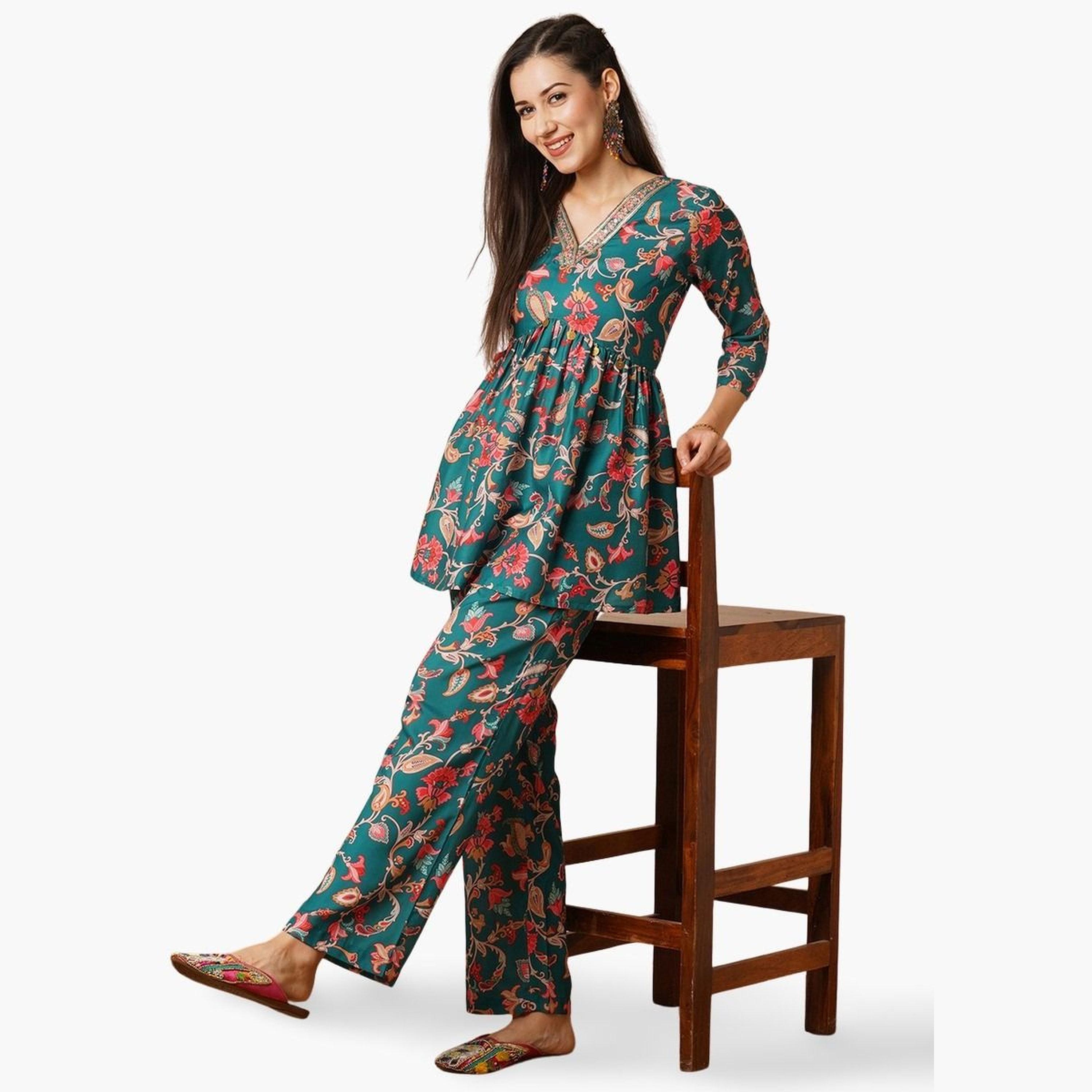 غلوبوص × ستايلي - طقم جال تونيك وبنطال مطرزة بالزهور-women-clothing-coordsets-image-1