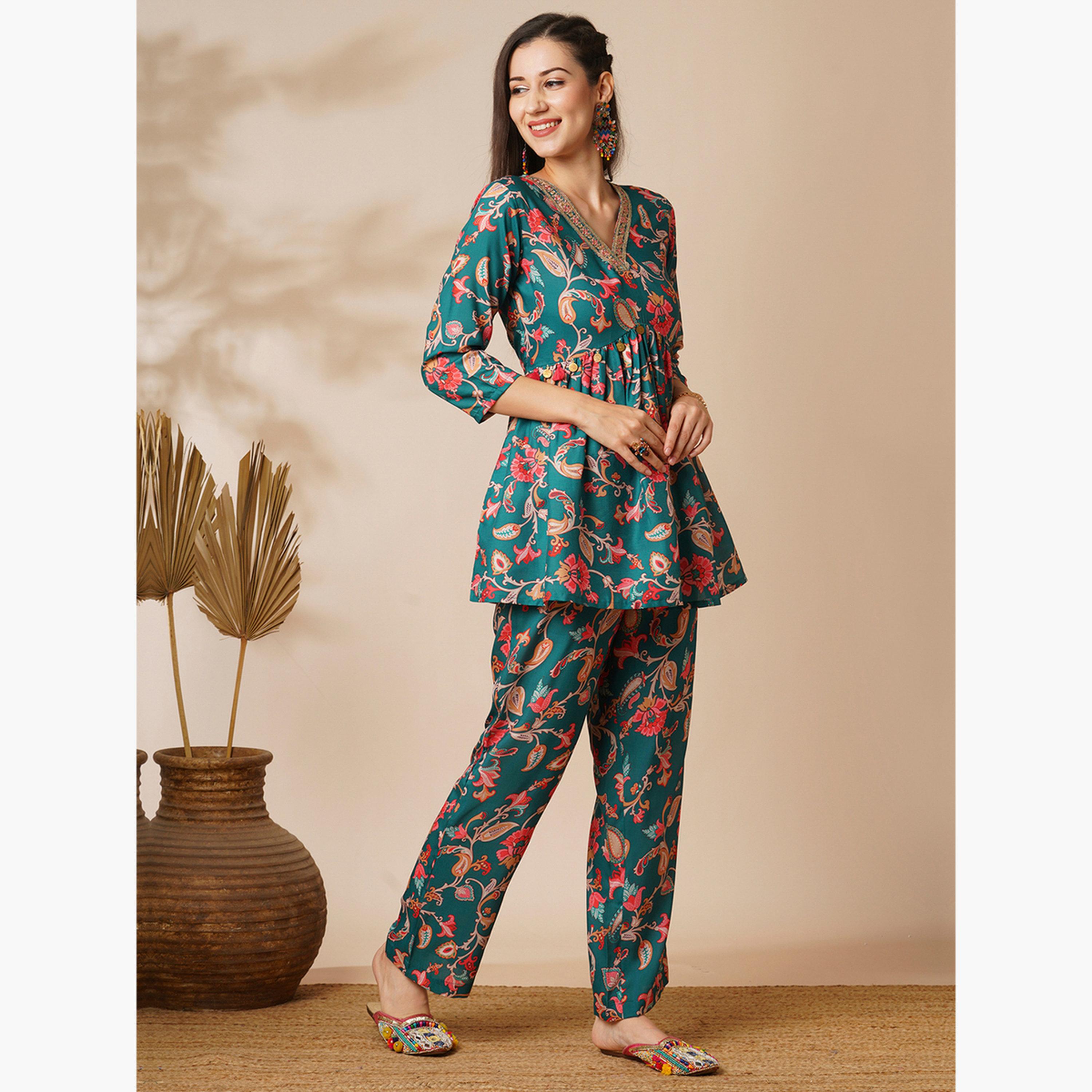 غلوبوص × ستايلي - طقم جال تونيك وبنطال مطرزة بالزهور-women-clothing-coordsets-image-2