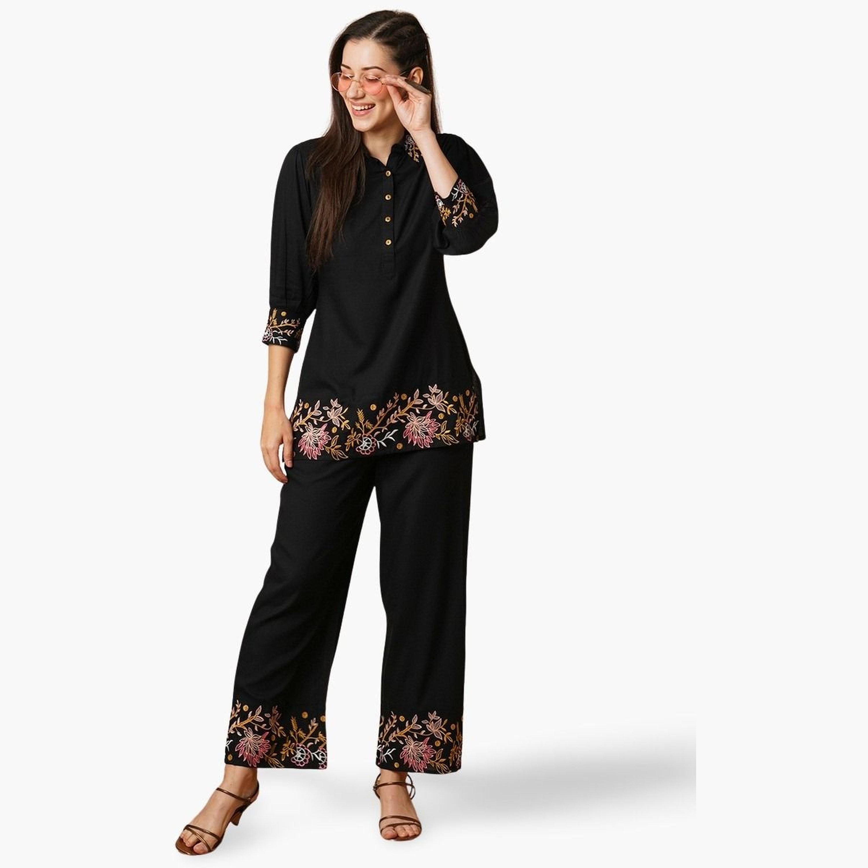 غلوبوص × ستايلي - قميص وبنطال مطرزان بالزهور-women-clothing-coordsets-image-1