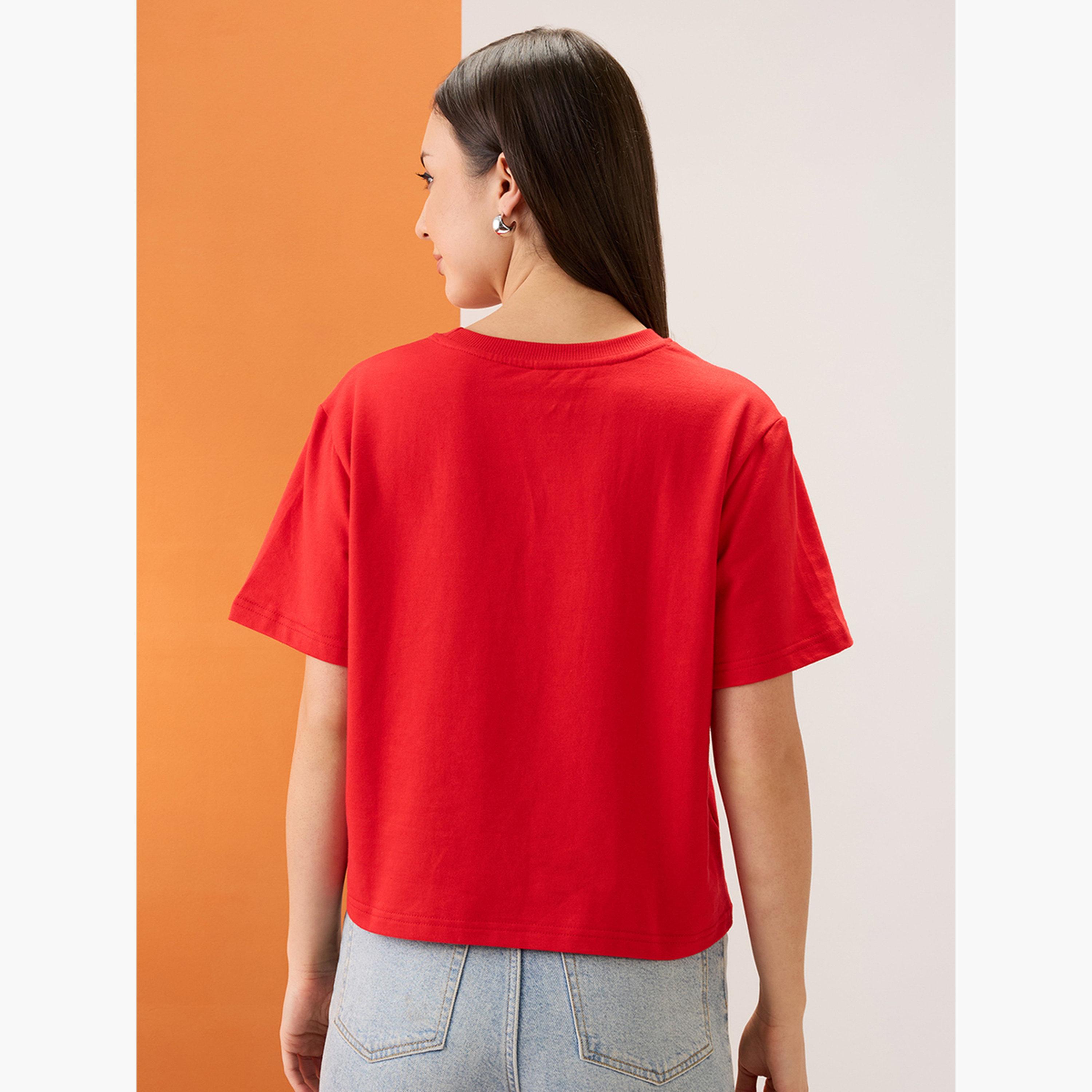 غلوبوص × ستايلي - تي شيرت أحمر طبعة شعار، برقبة دائرية، وقصة مربعة-women-clothing-tshirts-image-6