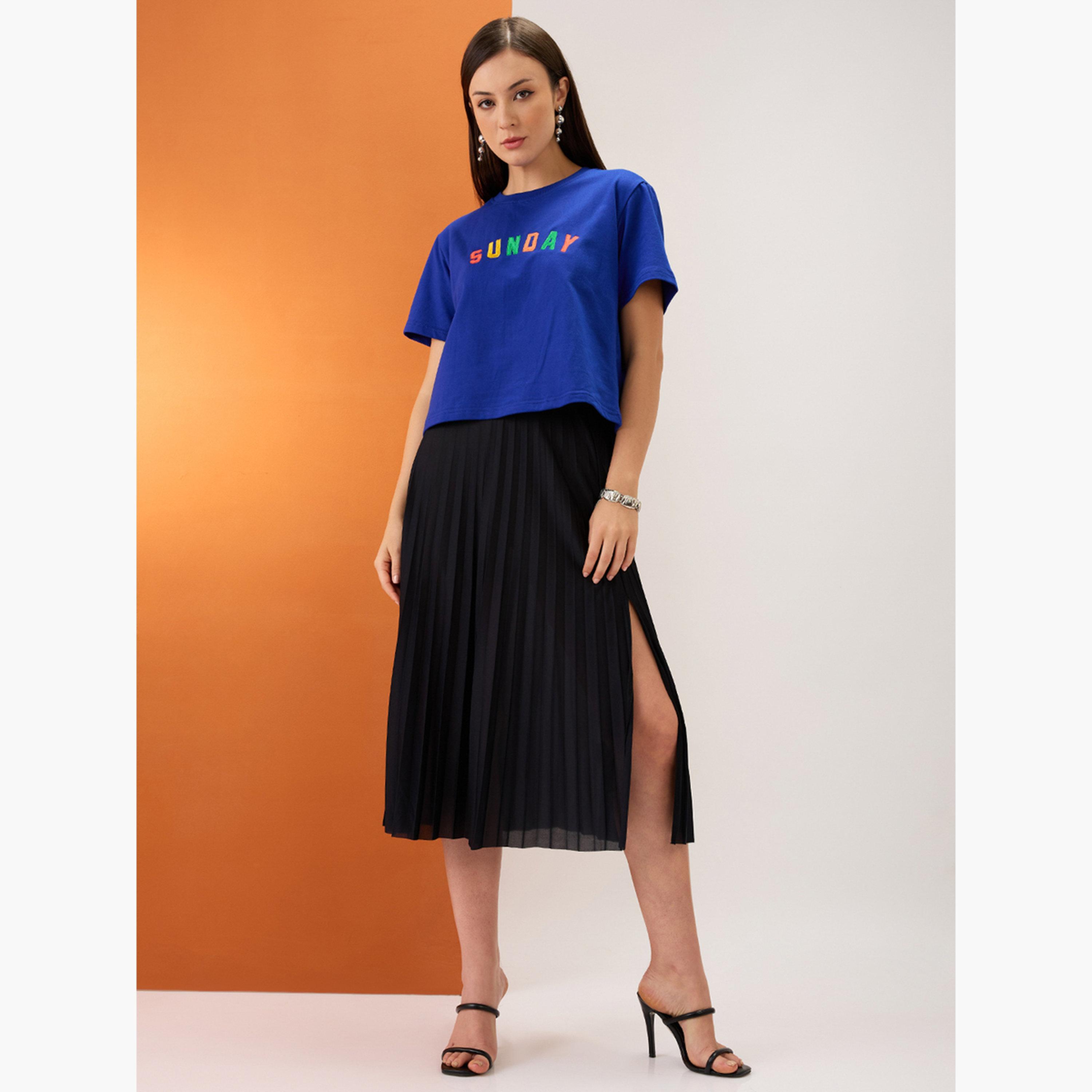 غلوبوص × ستايلي - تي شيرت قصير بقصّة مربعة وشعار مطرز لون أزرق-women-clothing-tshirts-image-2