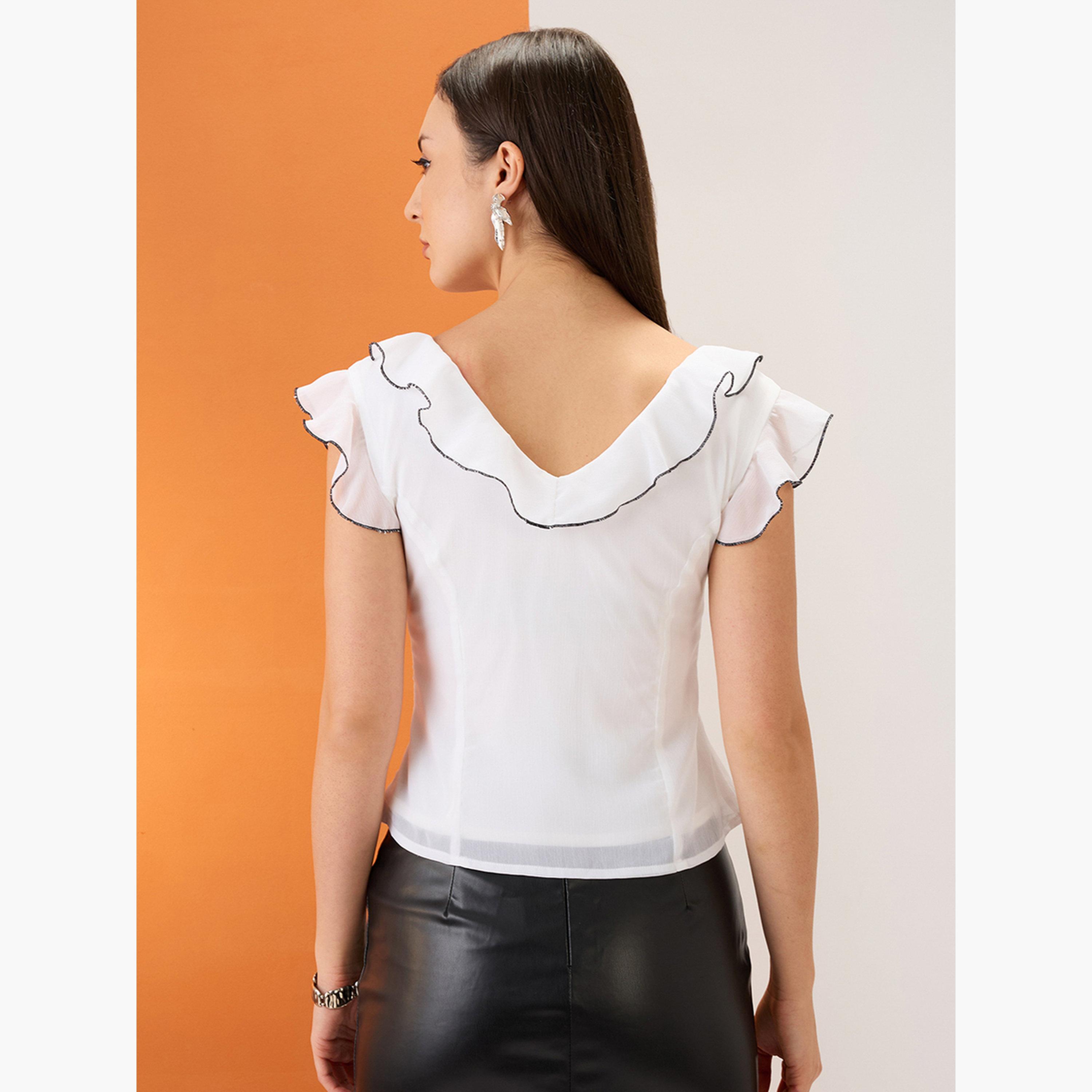 غلوبوص × ستايلي - بلوزة نسائية بيضاء رقبة حرف V وتفاصيل كشكشة-women-clothing-shirtsandblouses-blouses-image-5