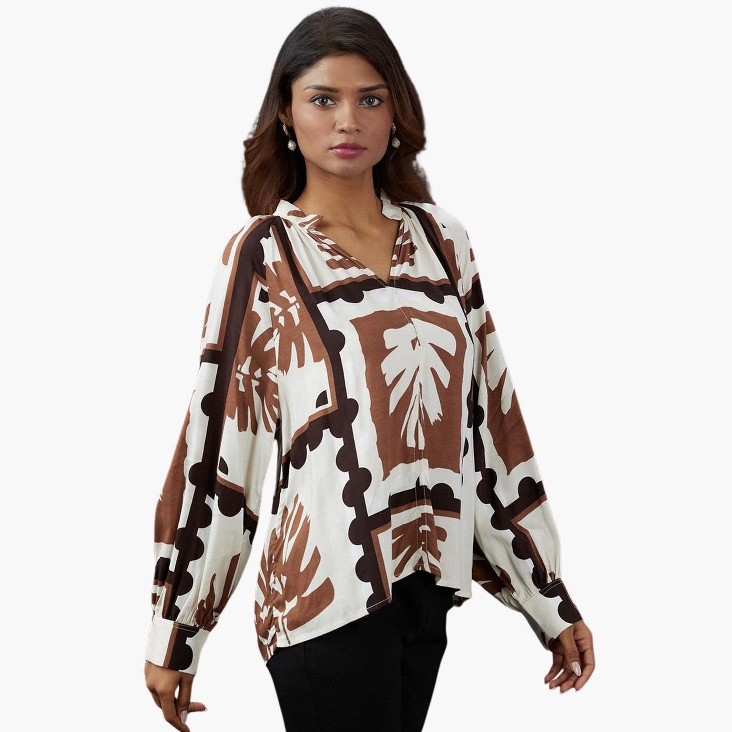 غلوبوس × ستايلي - بلوزة بنية اللون نقشة تجريدية وفتحة رقبة على شكل حرف V للنساء-women-clothing-tshirts-image-1