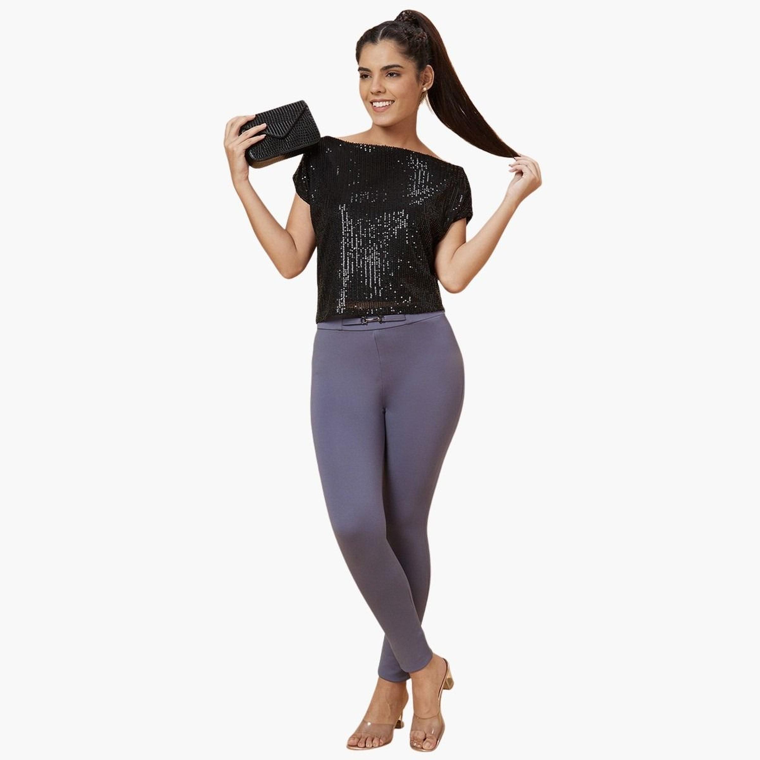 غلوبوس × ستايلي - بلوزة مزينة باللون الأسود للنساء-women-clothing-tshirts-image-2