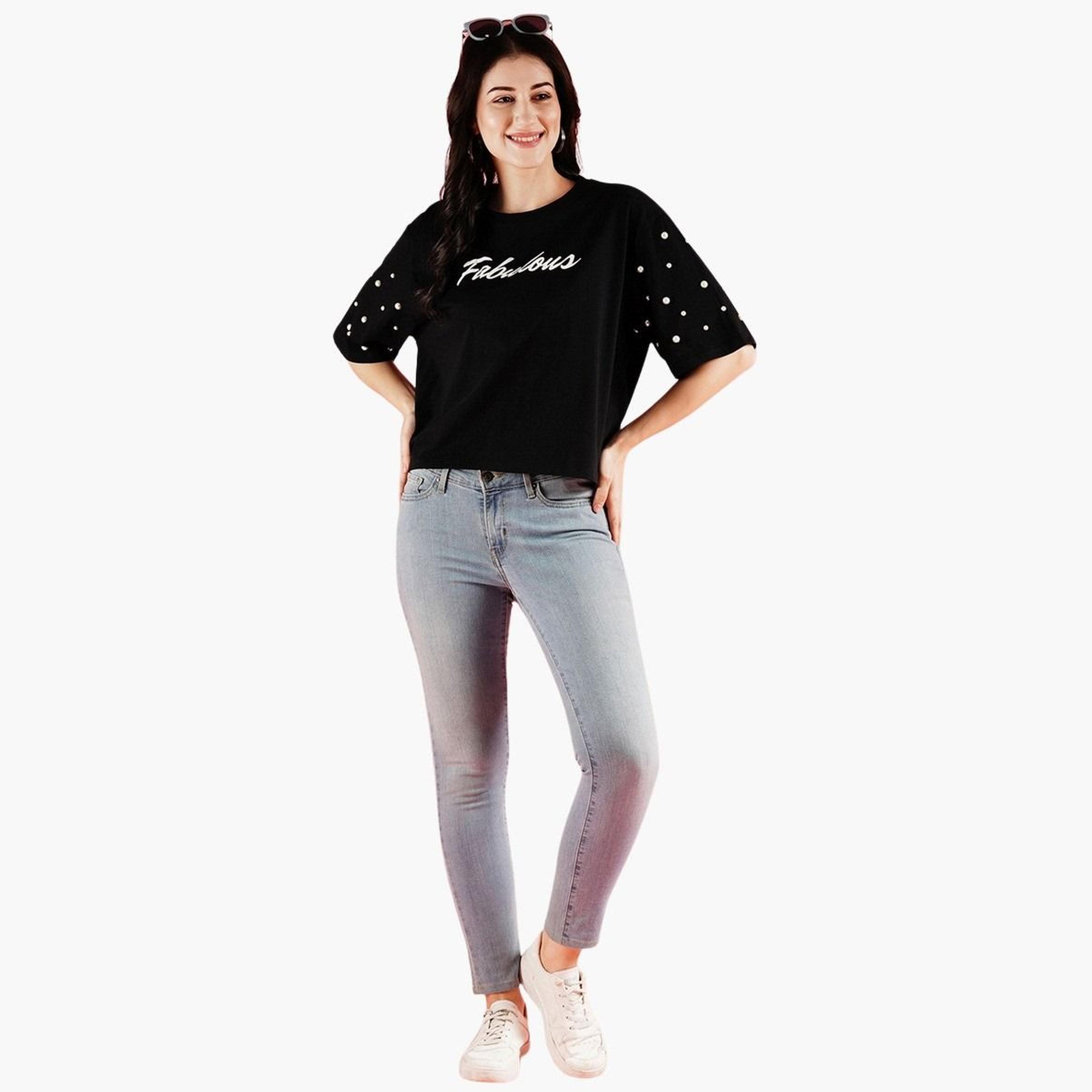 غلوبوس × ستايلي - تي شيرت أسود مرصع بشعار مطبوع للنساء-women-clothing-tshirts-image-2