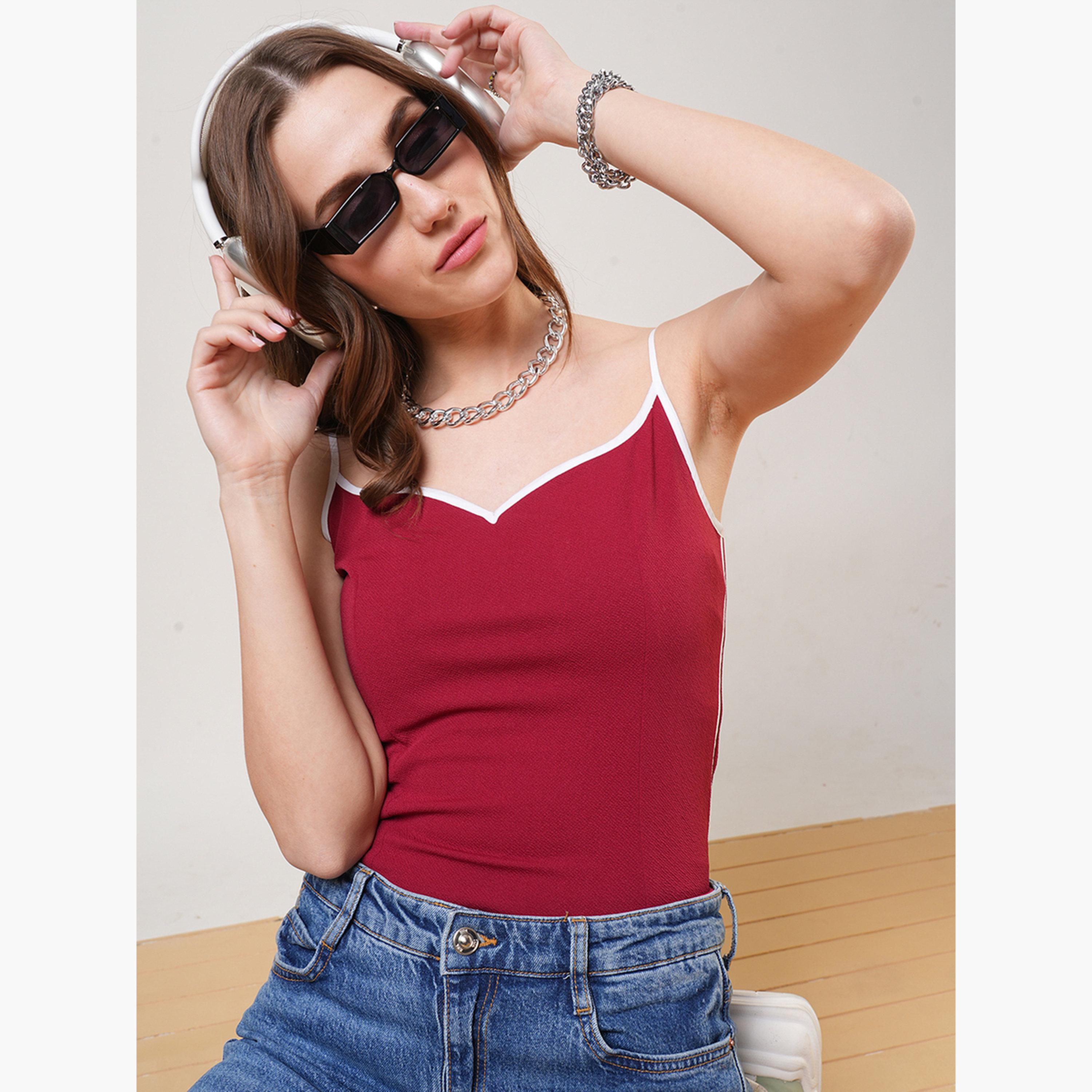 غلوبوص × ستايلي - بلوزة نسائية بأشرطة رقبة على شكل قلب لون مارون-women-clothing-tshirts-image-1
