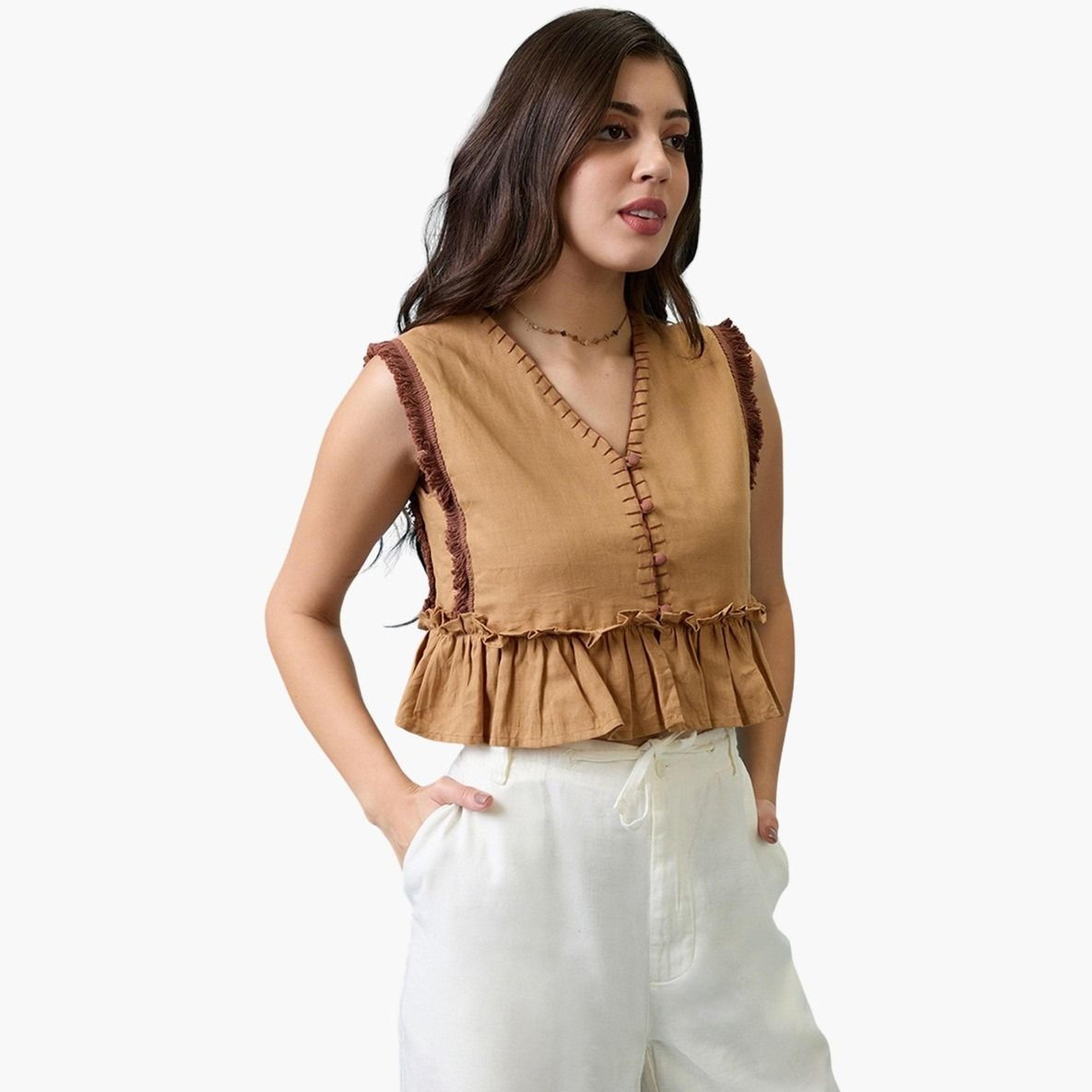 غلوبوس × ستايلي - بلوزة قصيرة مطوية بفتحة رقبة على شكل حرف V باللون البيج للنساء-women-clothing-tshirts-image-1