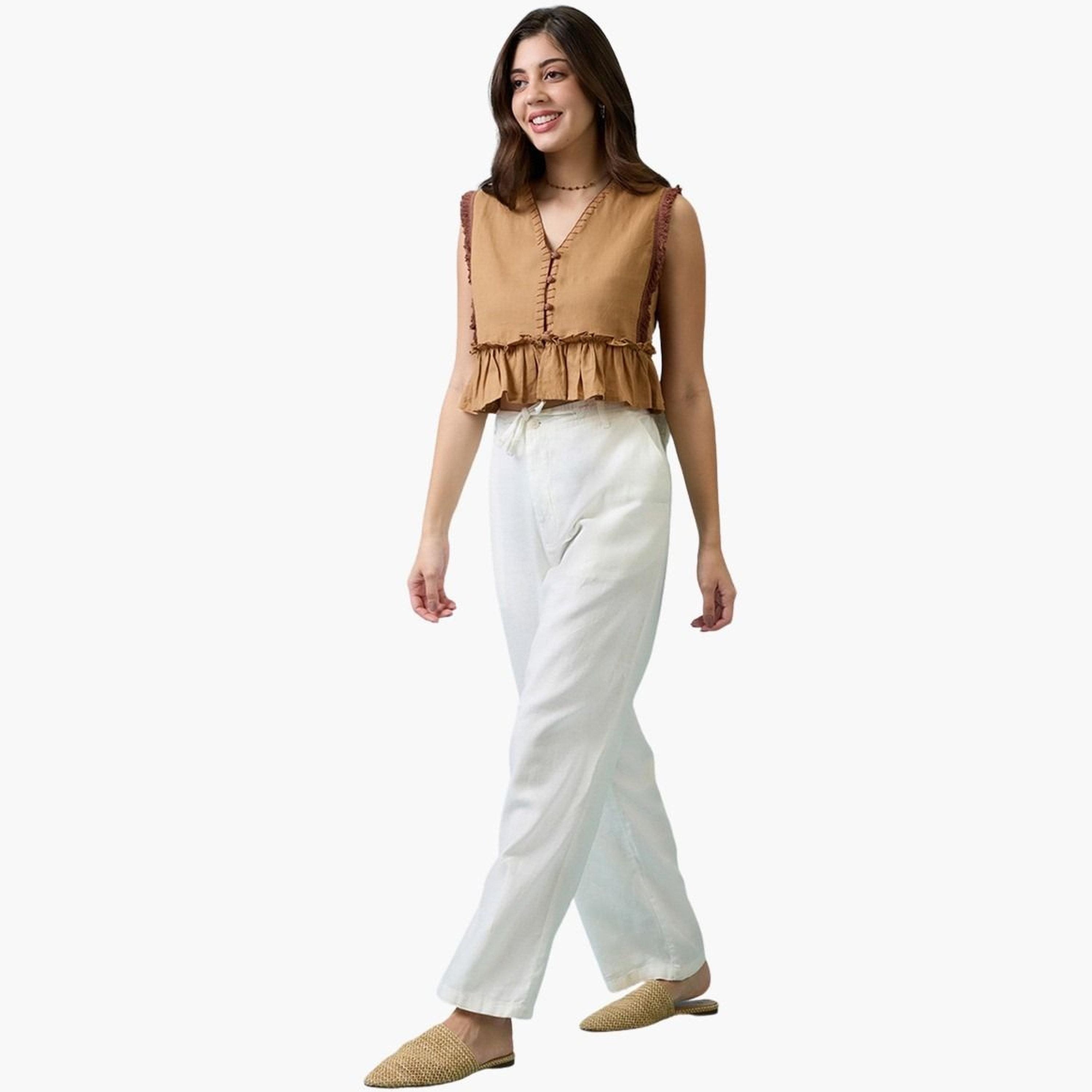 غلوبوس × ستايلي - بلوزة قصيرة مطوية بفتحة رقبة على شكل حرف V باللون البيج للنساء-women-clothing-tshirts-image-2