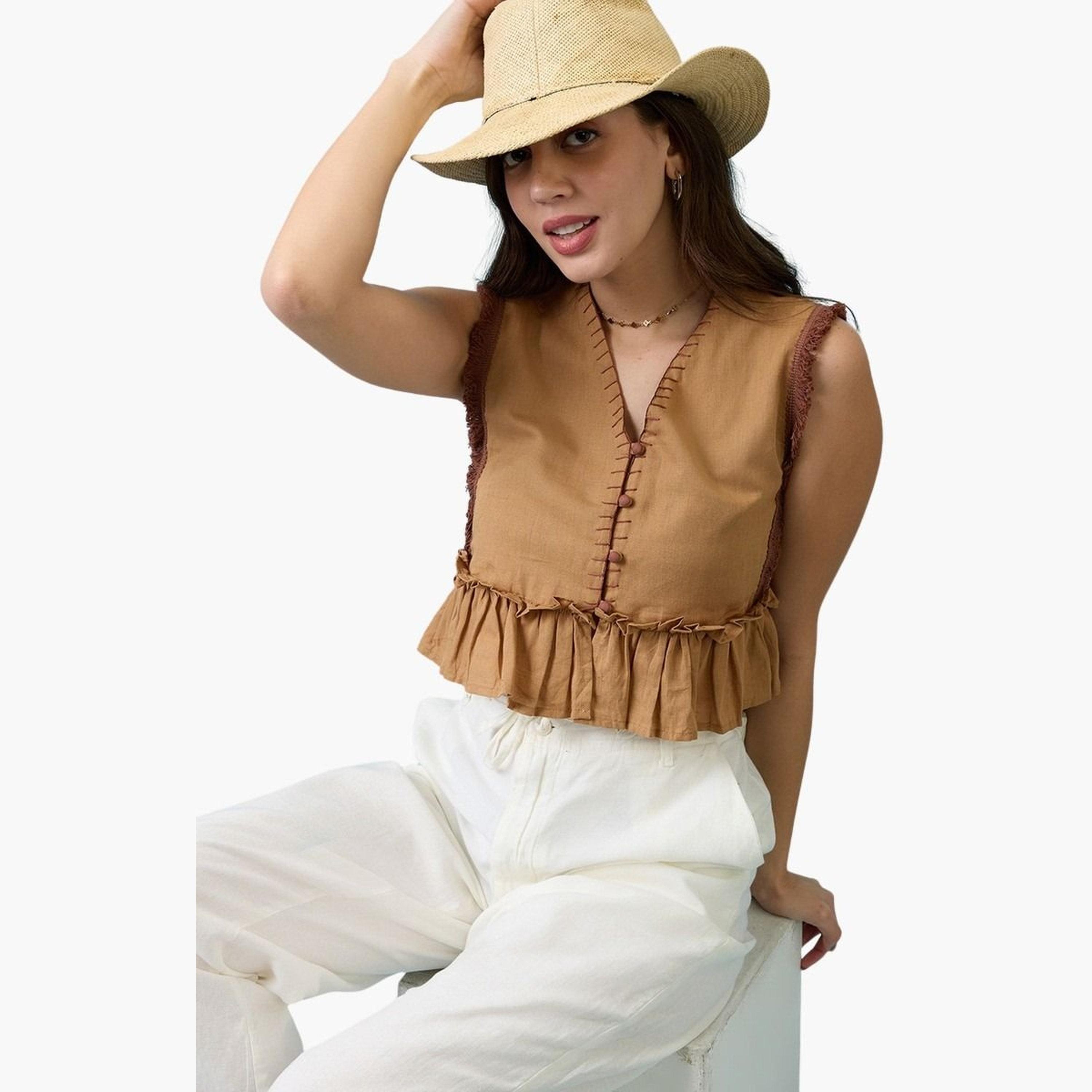 غلوبوس × ستايلي - بلوزة قصيرة مطوية بفتحة رقبة على شكل حرف V باللون البيج للنساء-women-clothing-tshirts-image-6