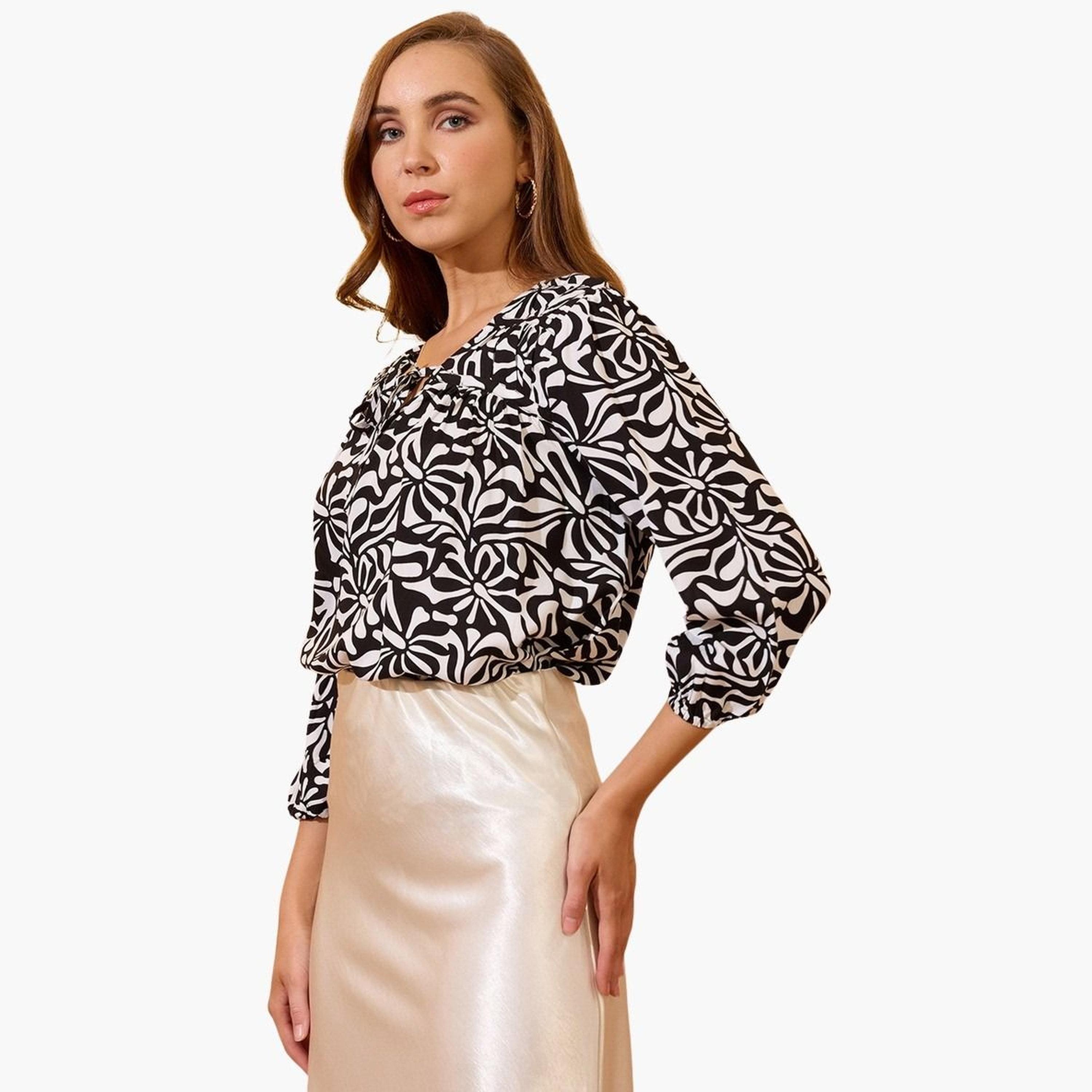 غلوبوس × ستايلي - بلوزة سوداء نقشة تجريدية وفتحة رقبة على شكل حرف V للنساء-women-clothing-tshirts-image-1
