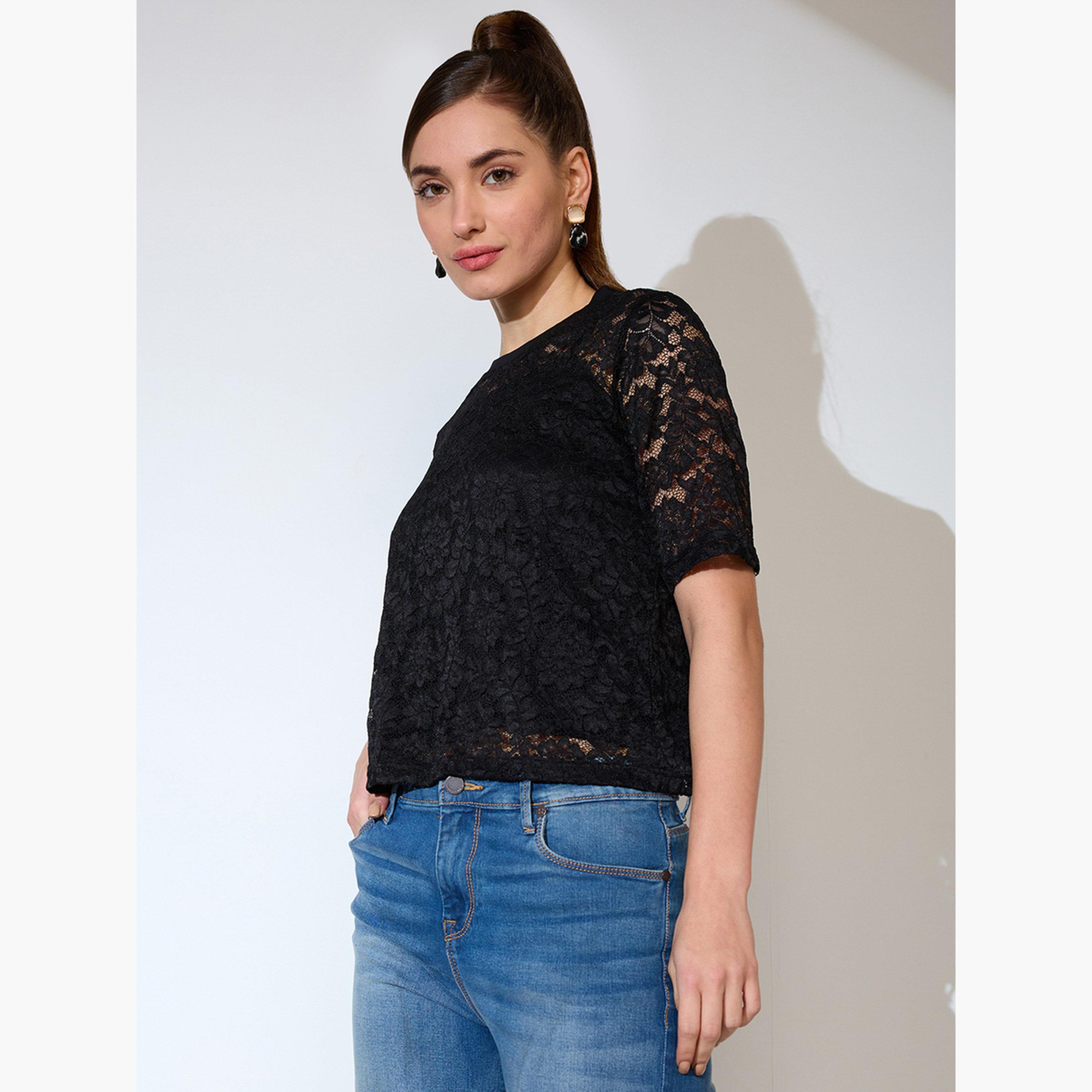غلوبوس × ستايلي - بلوزة دانتيل زهرية برقبة دائرية باللون الأسود للنساء-women-clothing-tshirts-image-1