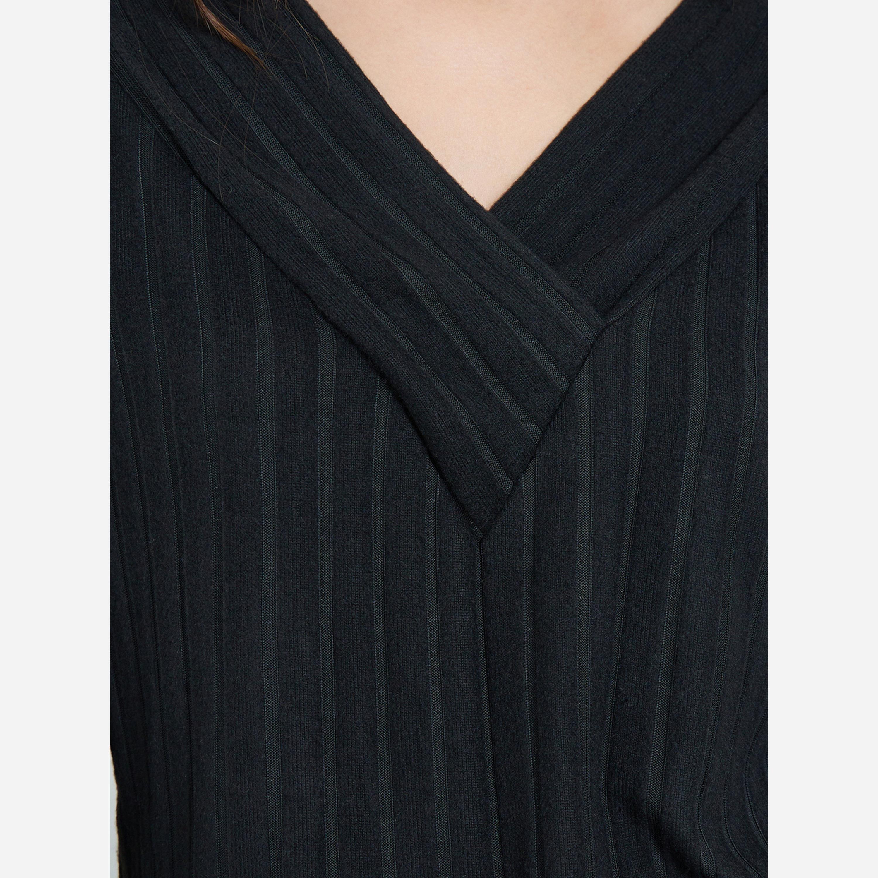 تيك تو - بلوزة لون أسود مضلعة ياقة شكل سبعة وأكمام طويلة-women-clothing-shirtsandblouses-blouses-image-4