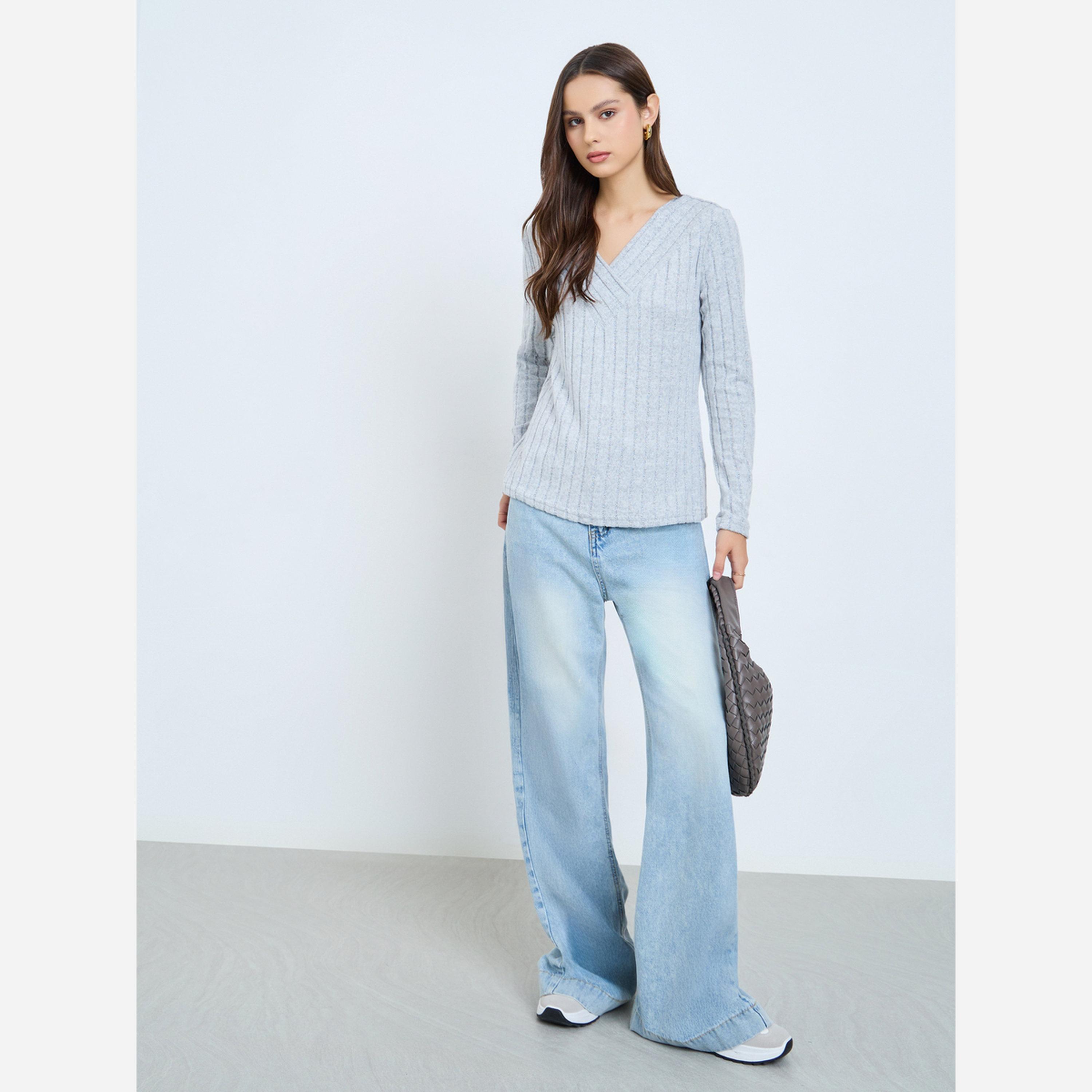 تيك تو - بلوزة لون رمادي ياقة شكل سبعة وأكمام طويلة-women-clothing-shirtsandblouses-blouses-image-2