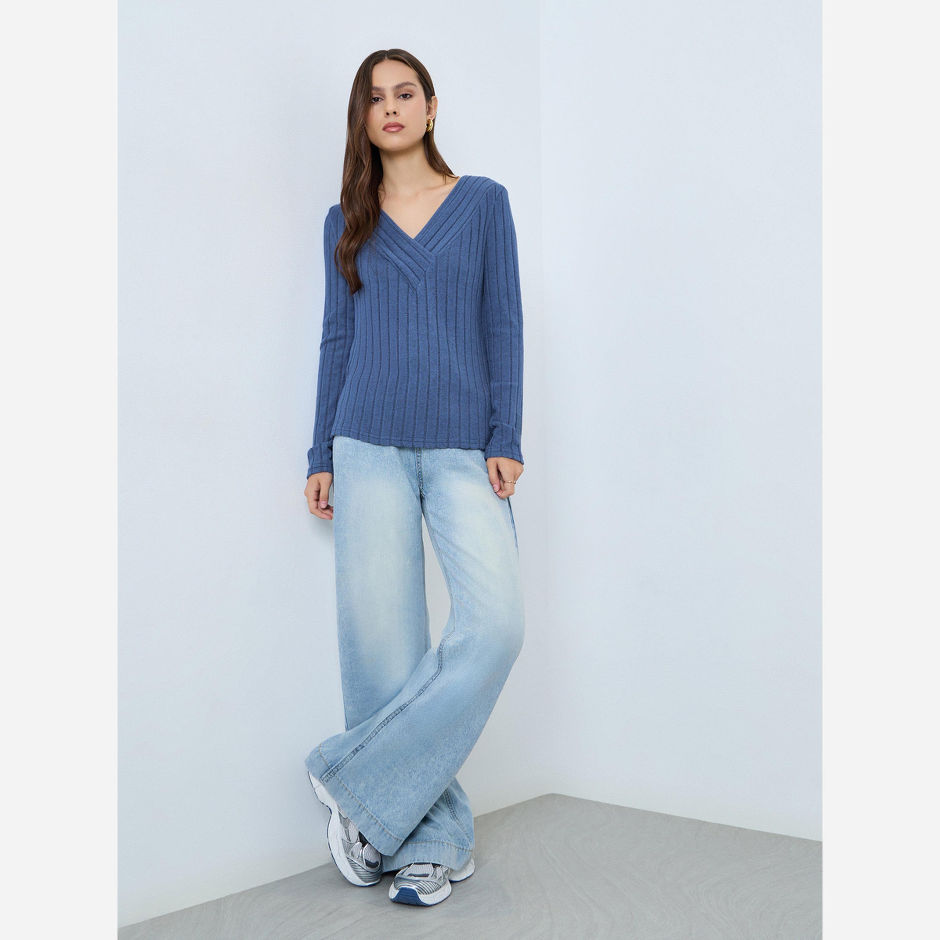 تيك تو - بلوزة نسائية لون أزرق ياقة شكل سبعة وأكمام طويلة-women-clothing-shirtsandblouses-blouses-image-2