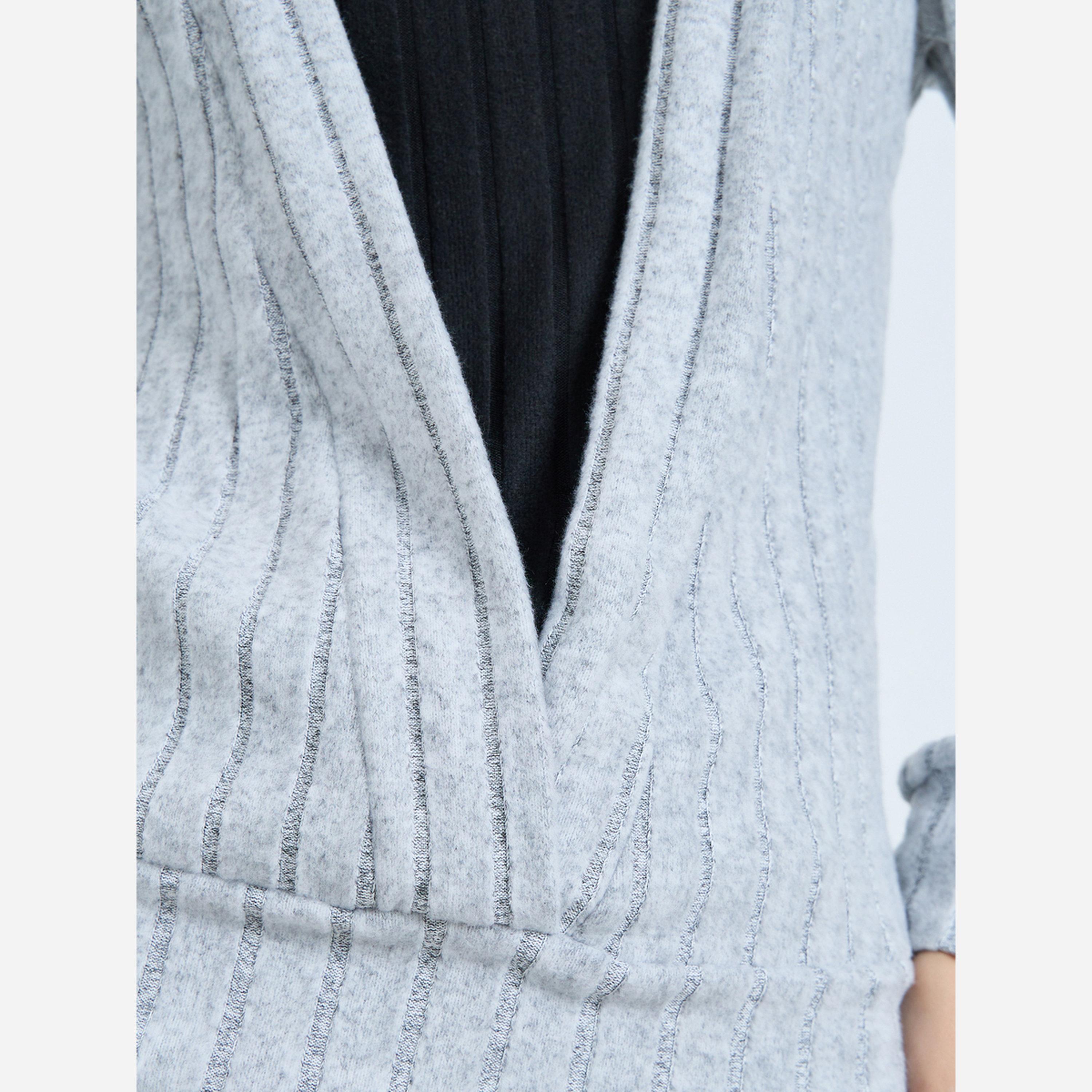 تيك تو - بلوزة للنساء لون رمادي محبوكة مضلعة-women-clothing-shirtsandblouses-blouses-image-3