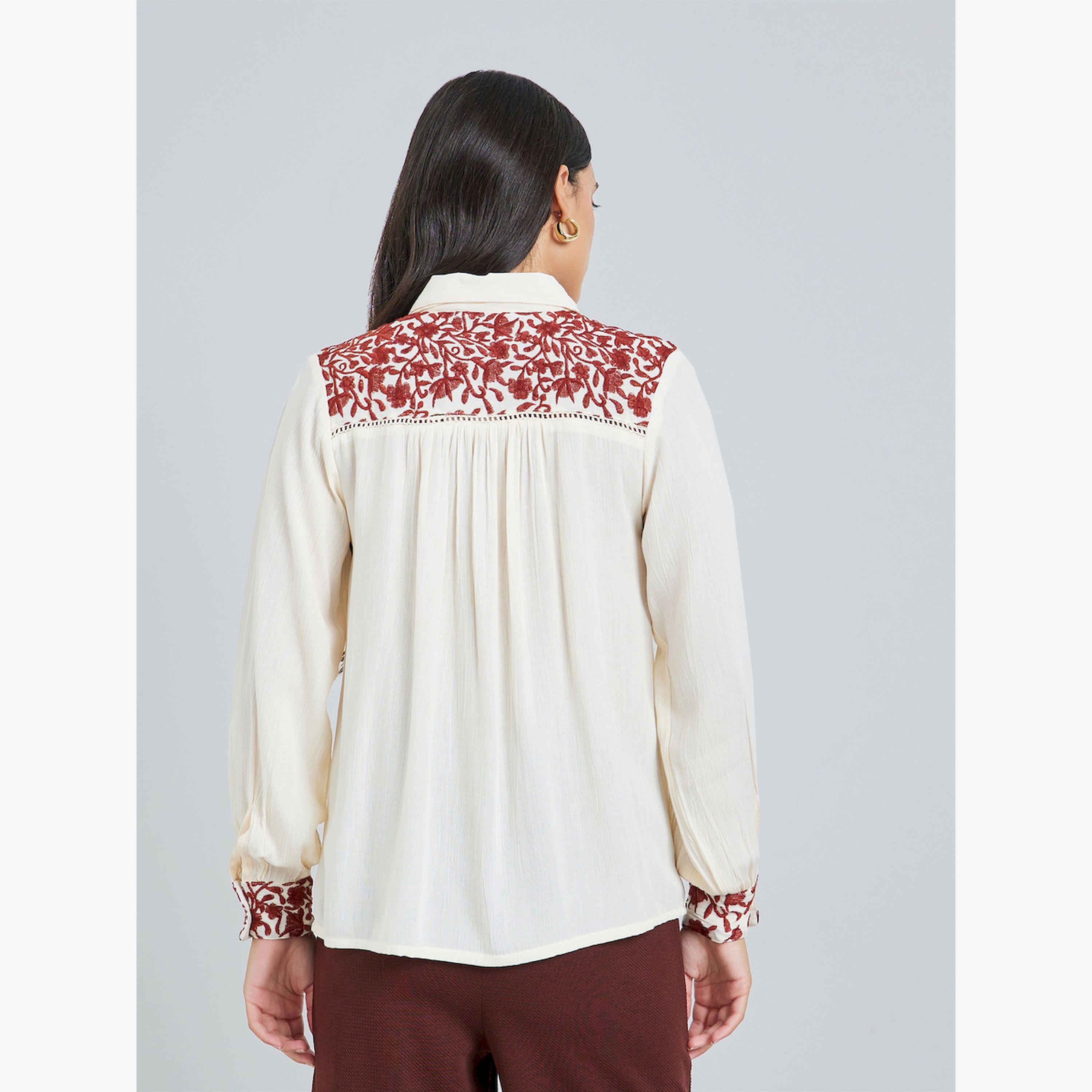 قميص مطرز بقصة مريحة-women-clothing-shirtsandblouses-shirts-image-4
