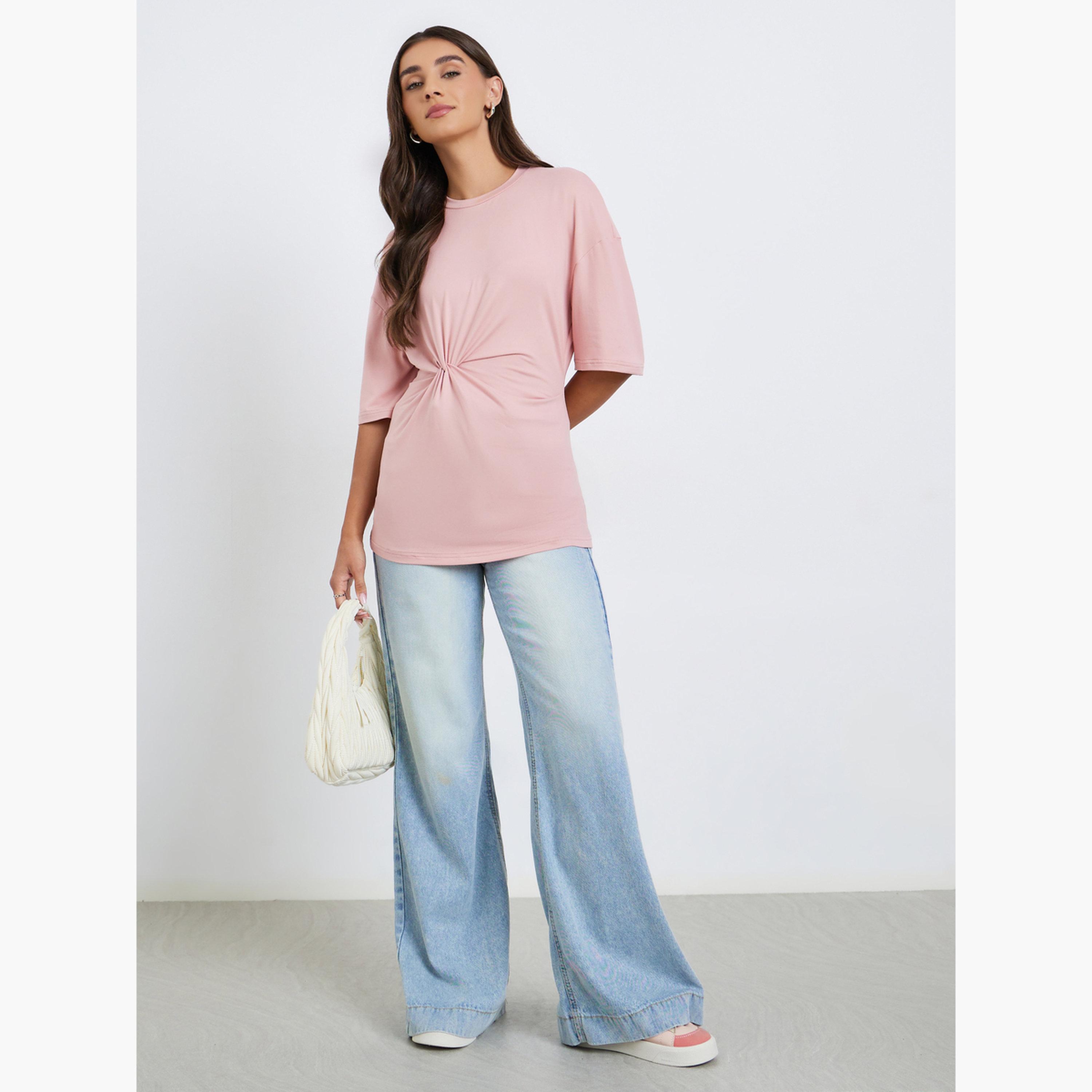 تيشيرت بقصة واسعة بتفاصيل لف أمامية-women-clothing-tshirts-image-2