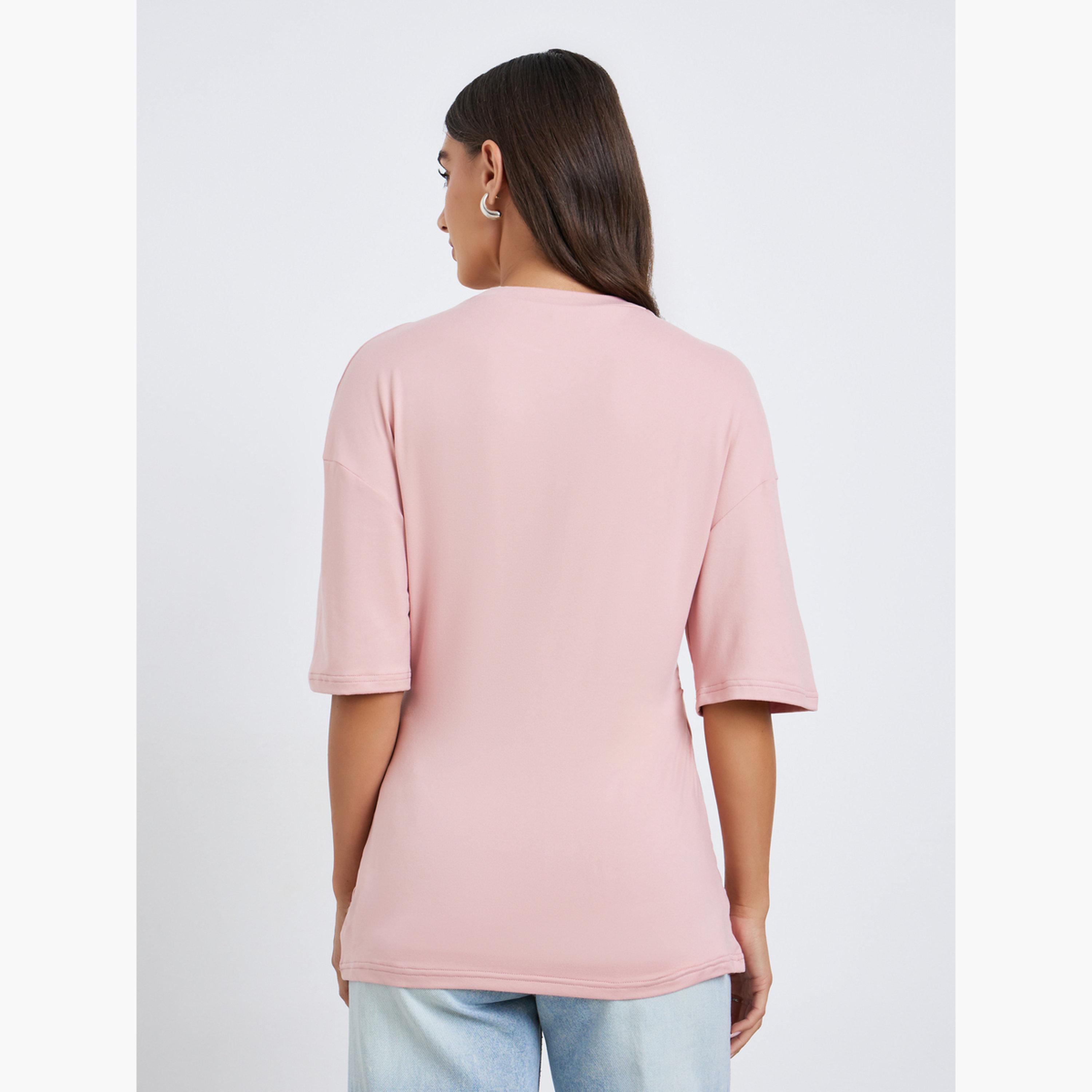 تيشيرت بقصة واسعة بتفاصيل لف أمامية-women-clothing-tshirts-image-5