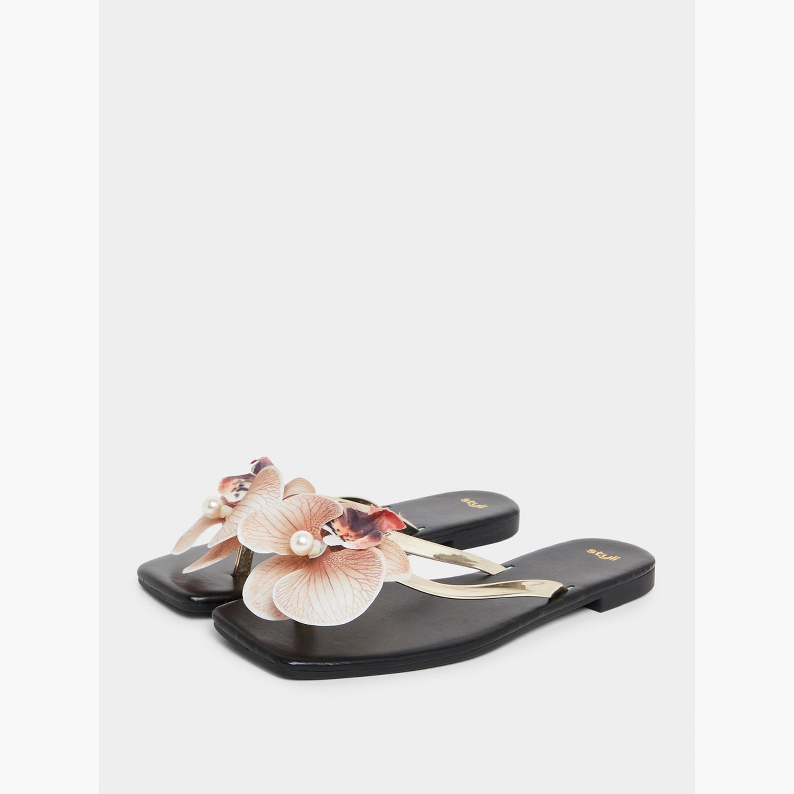 صندل فلات بتفاصيل زهور-women-shoes-sandals-flats-image-1