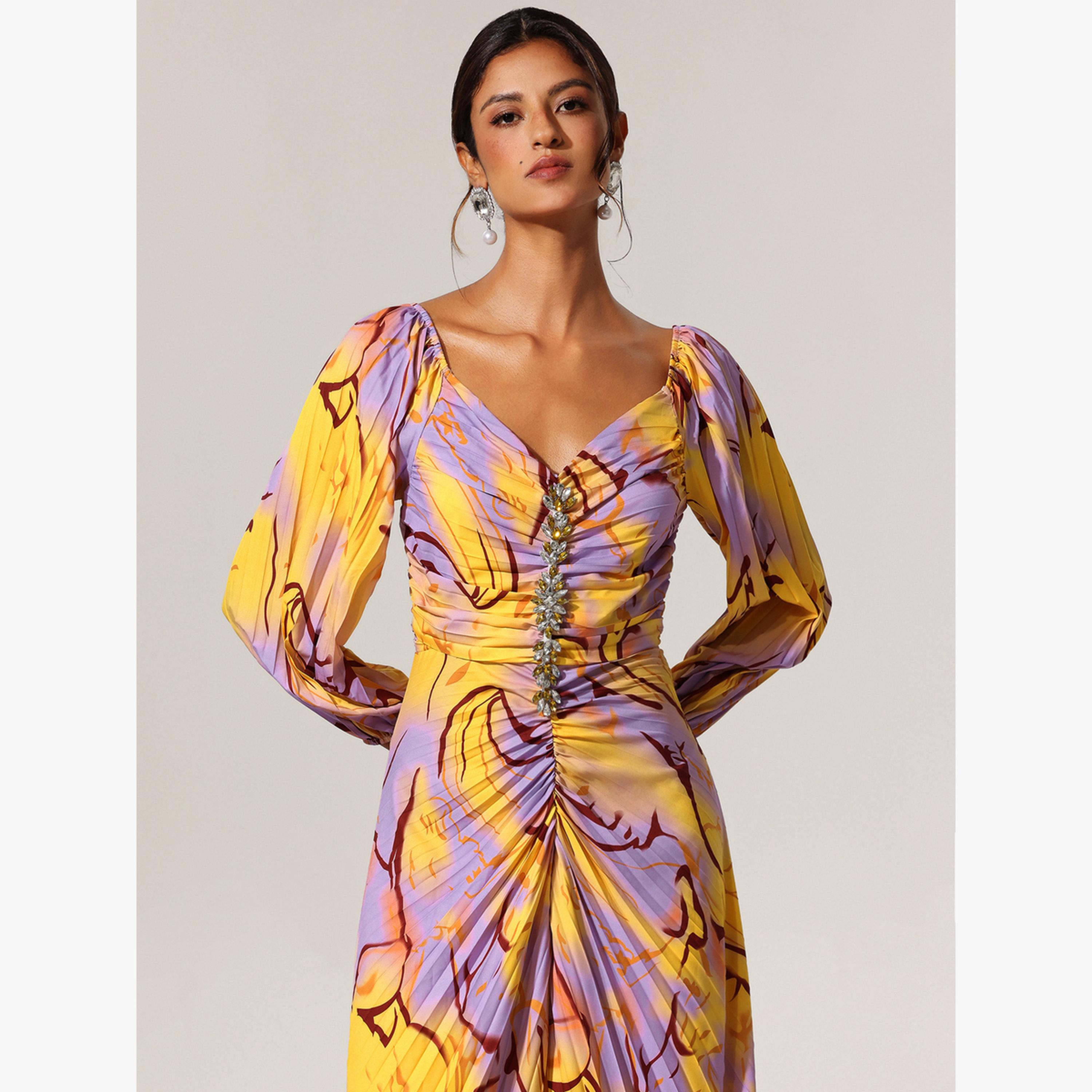 فستان طويل بتفاصيل كسرات وطبعة جرافيك-women-clothing-dresses-image-4