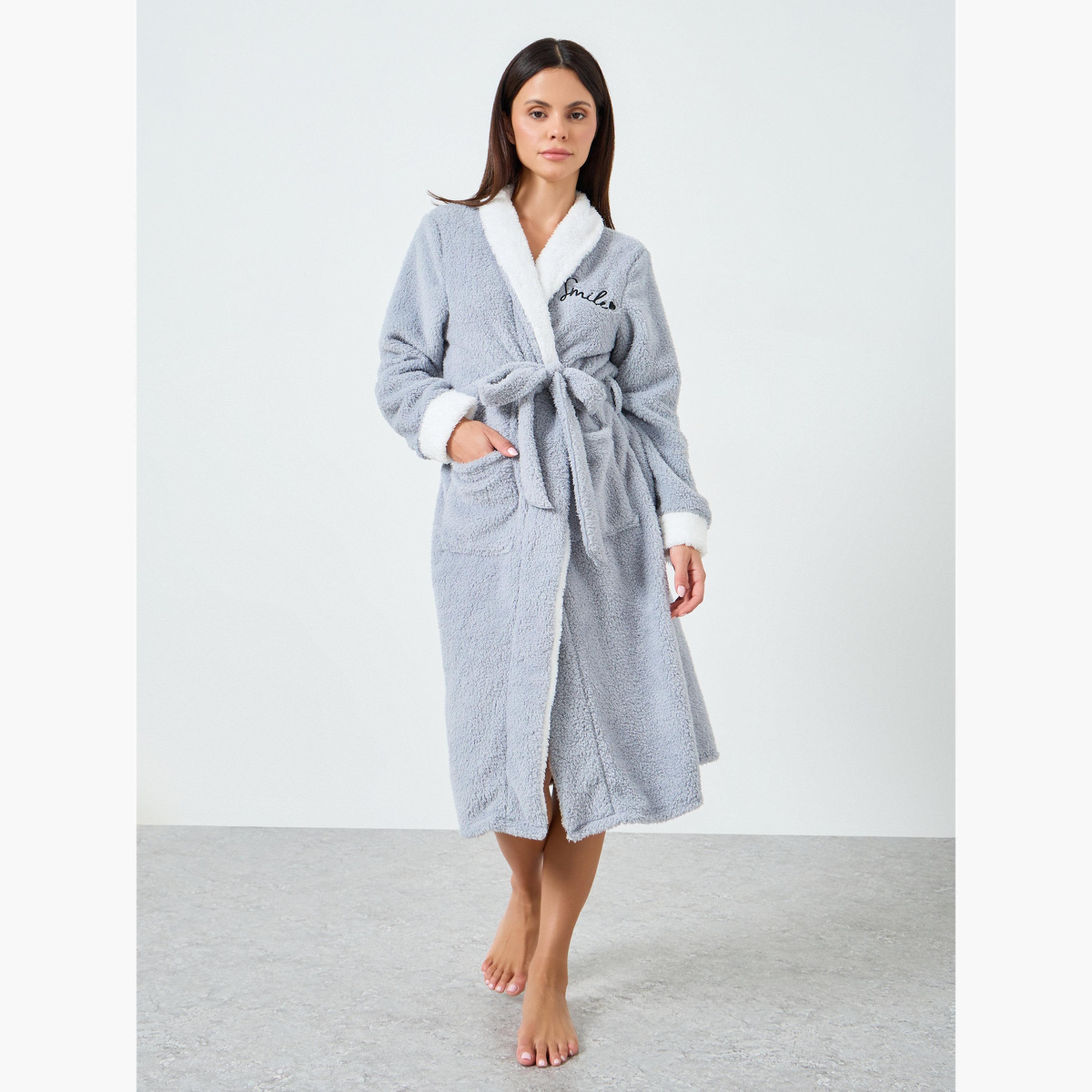 روب فليس بتفاصيل مُطرّزة-women-clothing-nightwear-robes-image-1