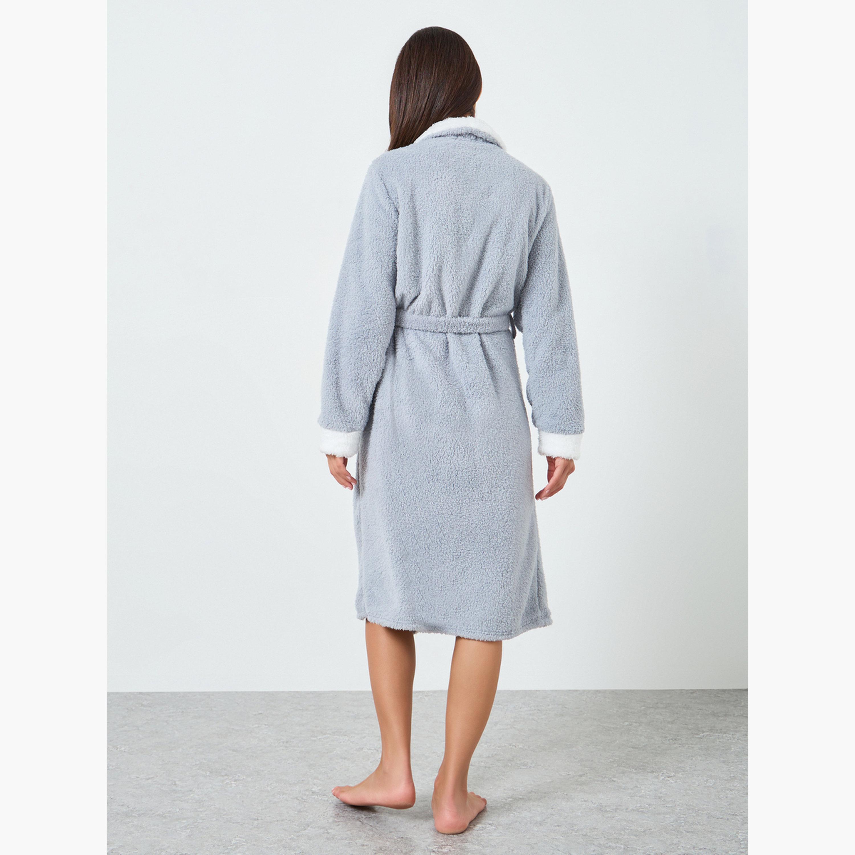 روب فليس بتفاصيل مُطرّزة-women-clothing-nightwear-robes-image-4