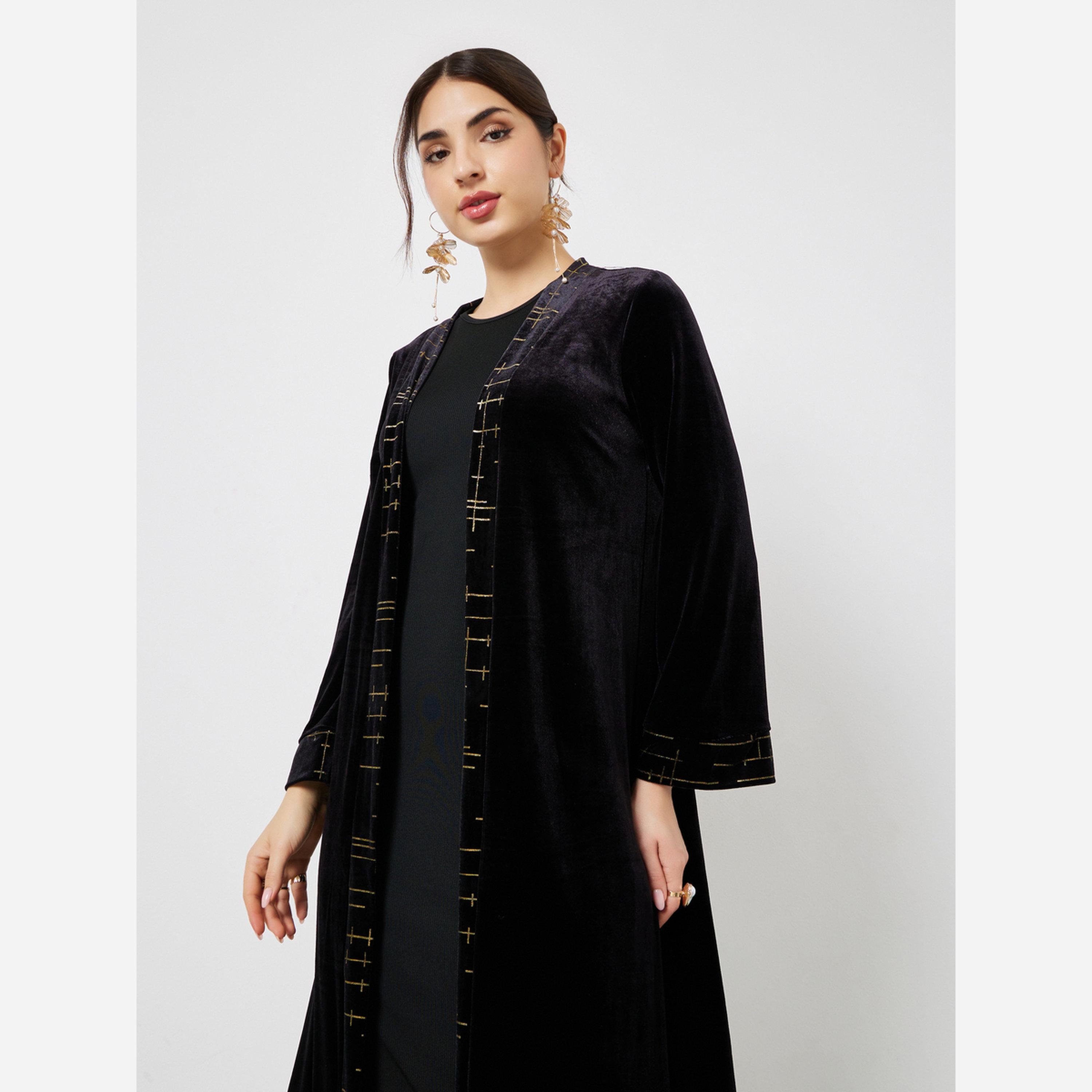 ستايلي - عباية طبعة رقائق معدنية لون أسود-women-arabicclothing-abayas-image-2