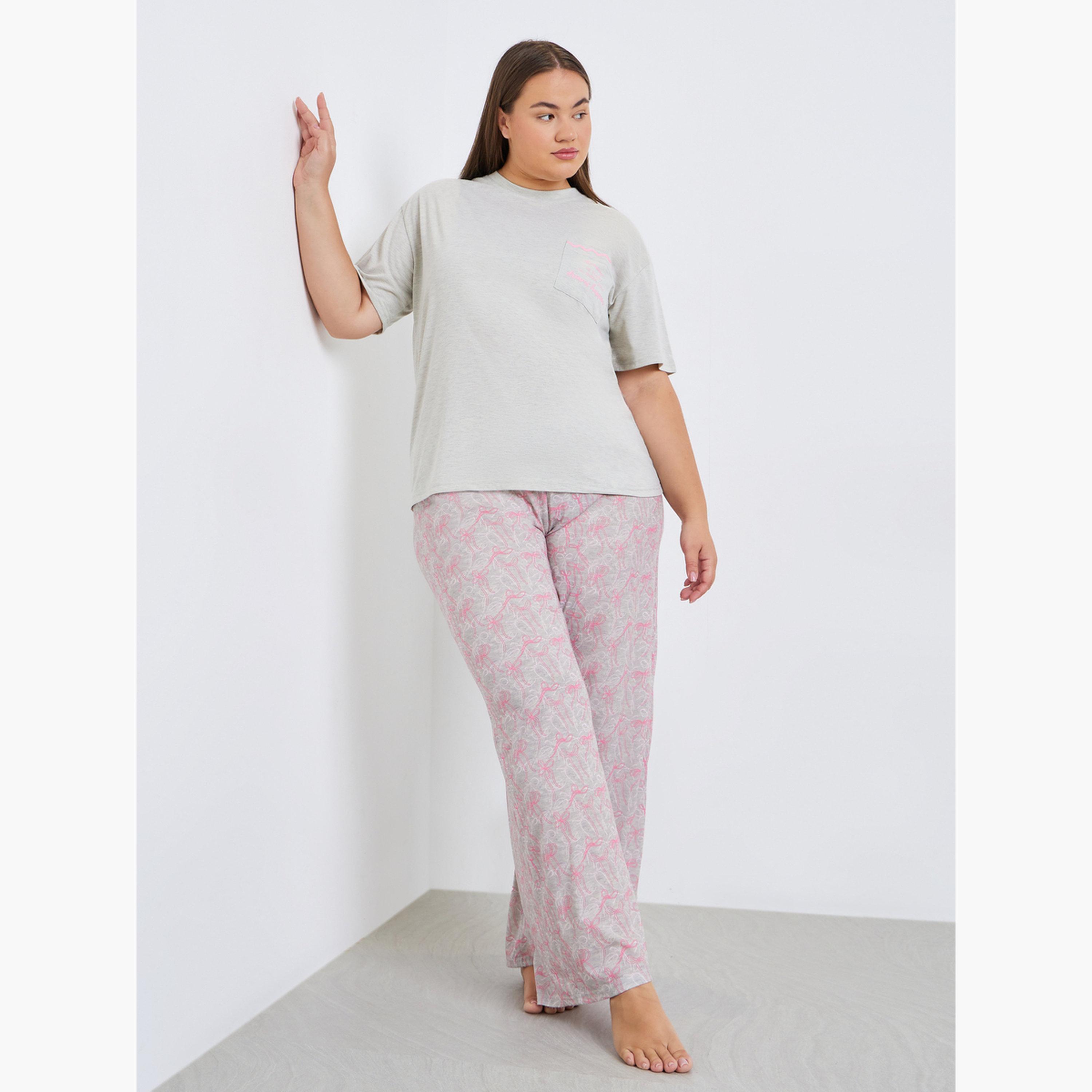 Styli Plus Size Pocket Trim T-Shirt and Bow Print Pyjama Set-women-clothing-nightwear-pyjamas-longsets-image-1